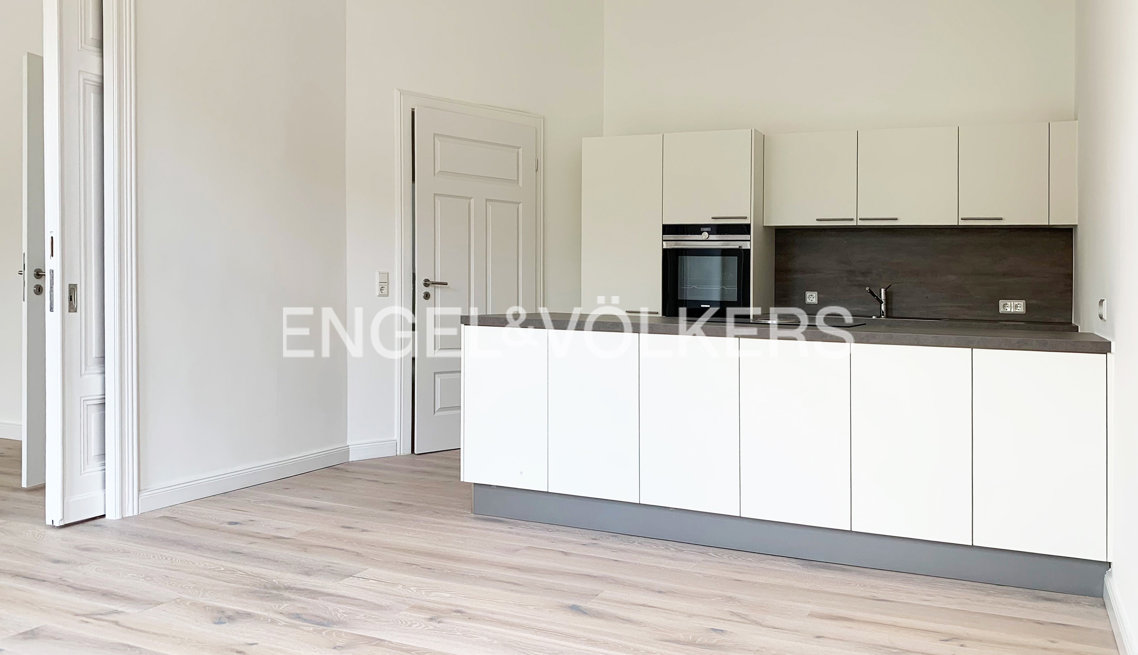 5 Zi.-Wohnung mit Balkon und Wintergarten in der Jasperallee