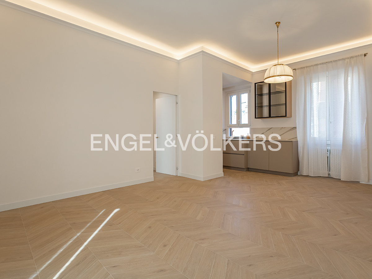 Newly renovated three-room apartment in the heart of the capital's city center
