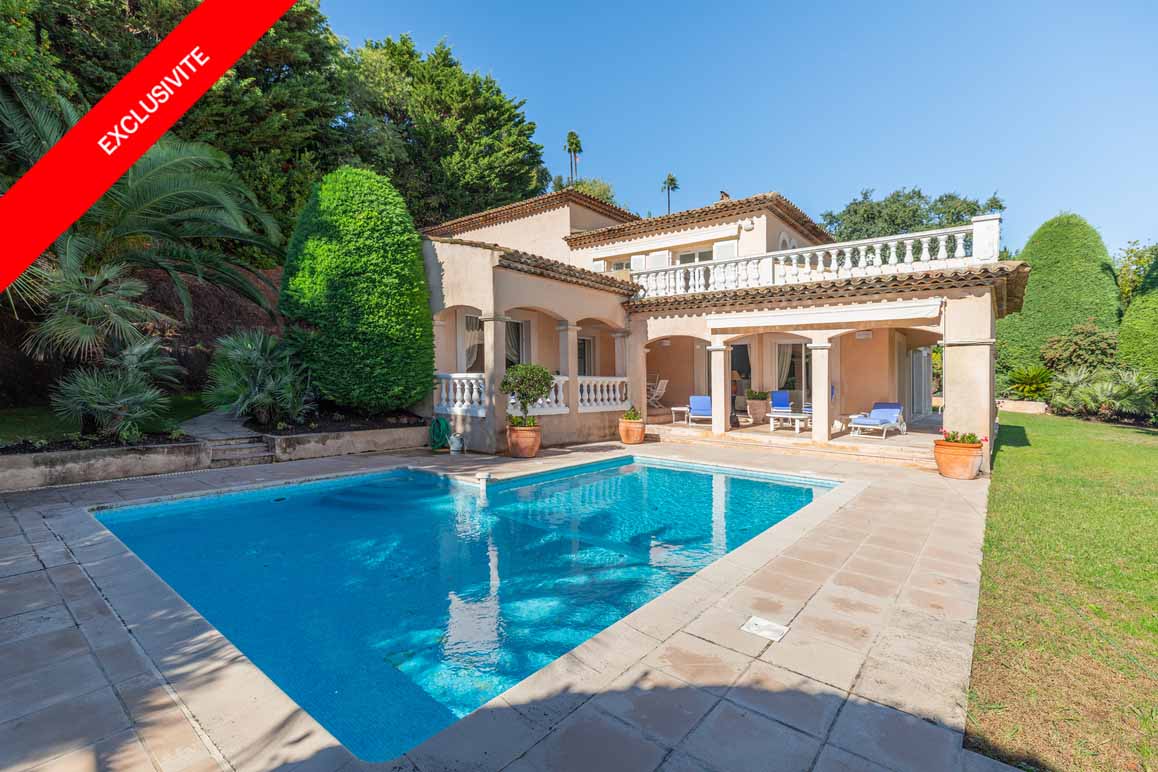 Renovated sea-view villa in a secure gated community with tennis court