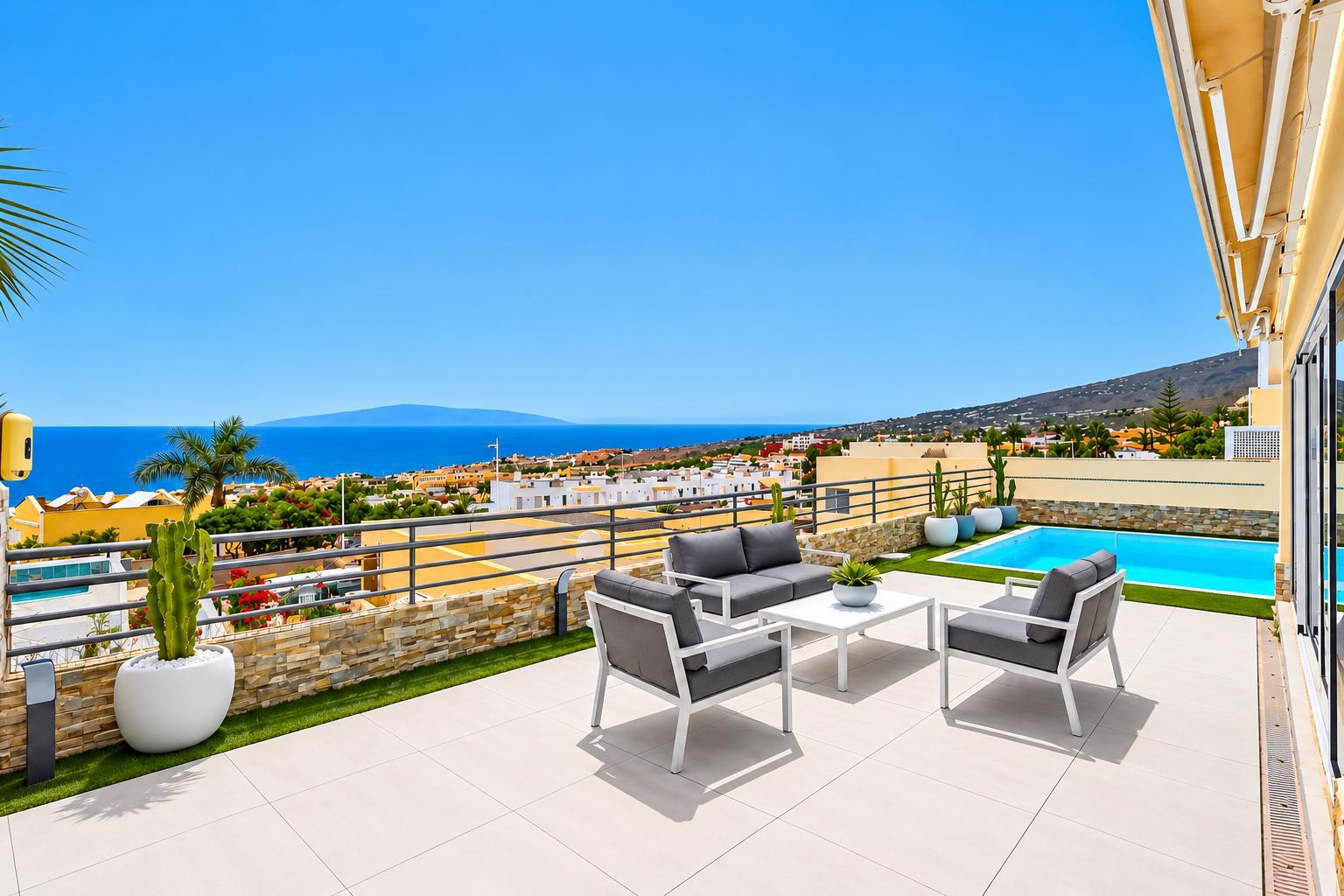 Villa with private pool and spectacular sea views in El Madroñal