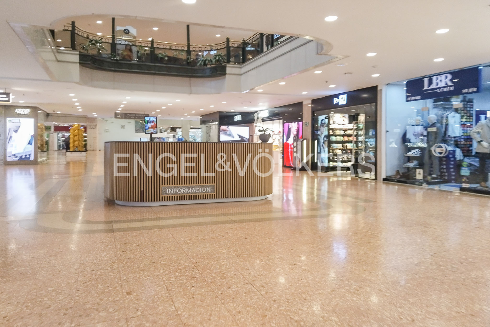 Venta local exterior de 213m2 en el 1er piso del centro comercial Andino