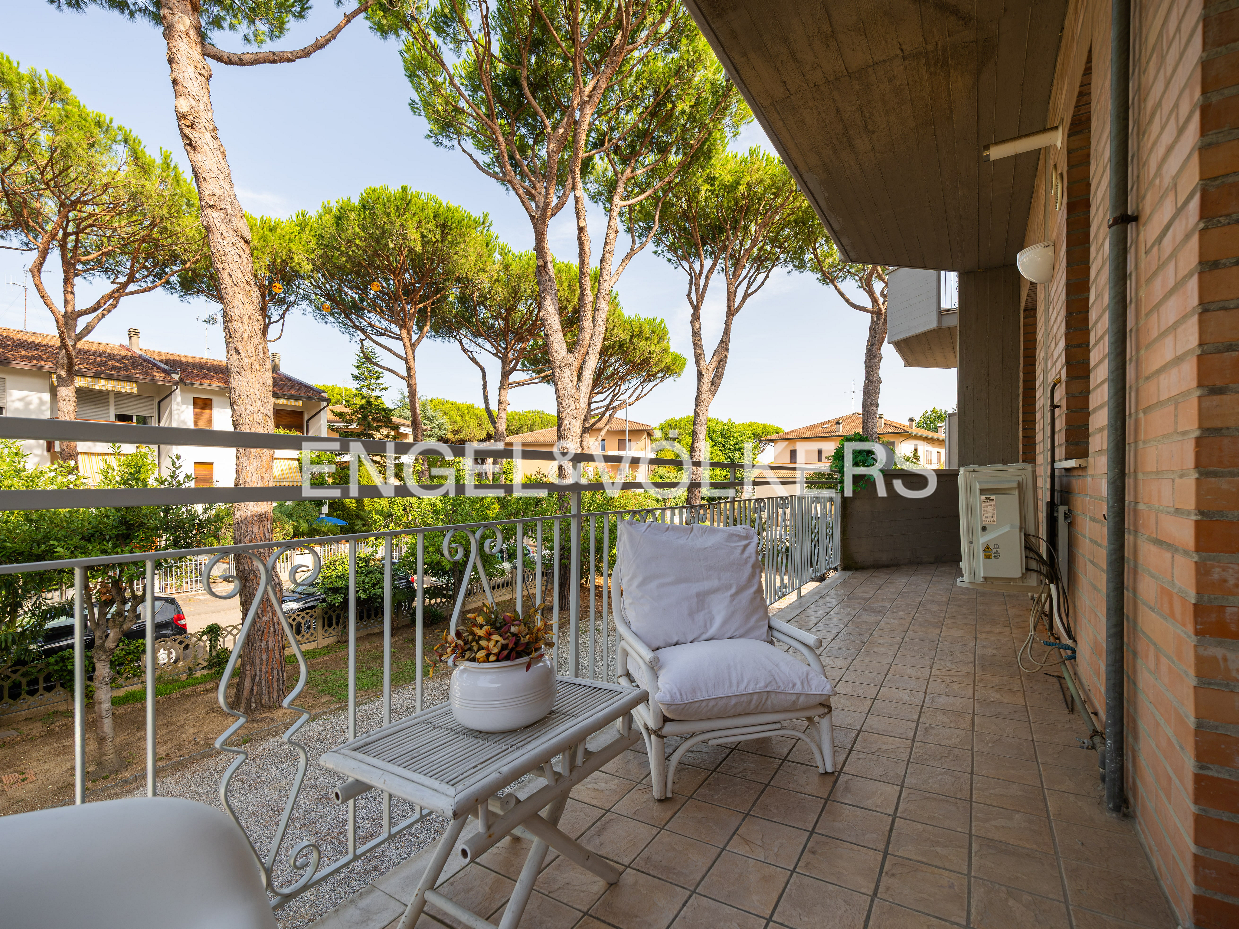 Elegant two-bedroom apartment with terrace, renovated and furnished in the Amati area of Cervia