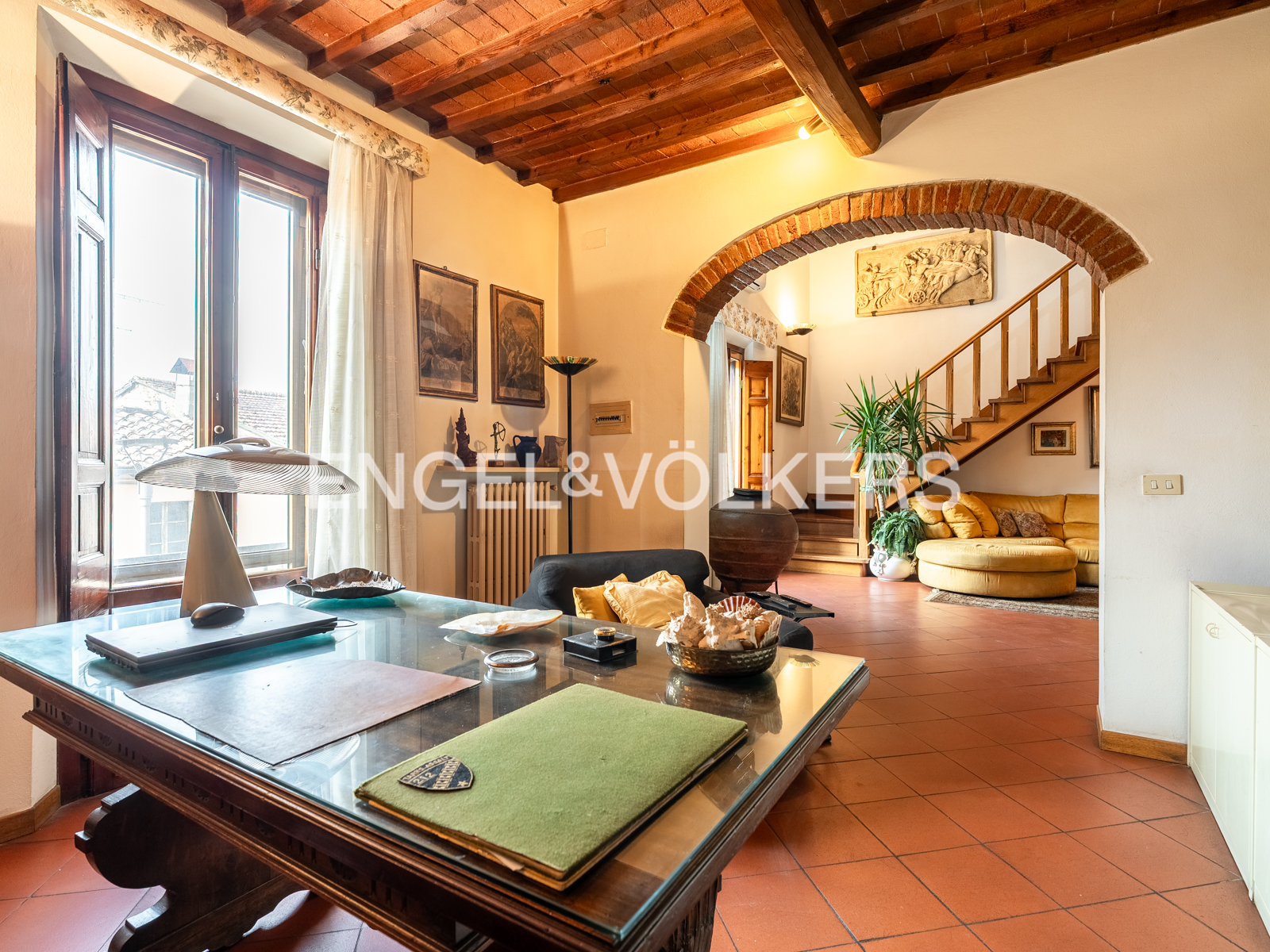 A versatile property with spacious interiors in the heart of Ginestra Fiorentina