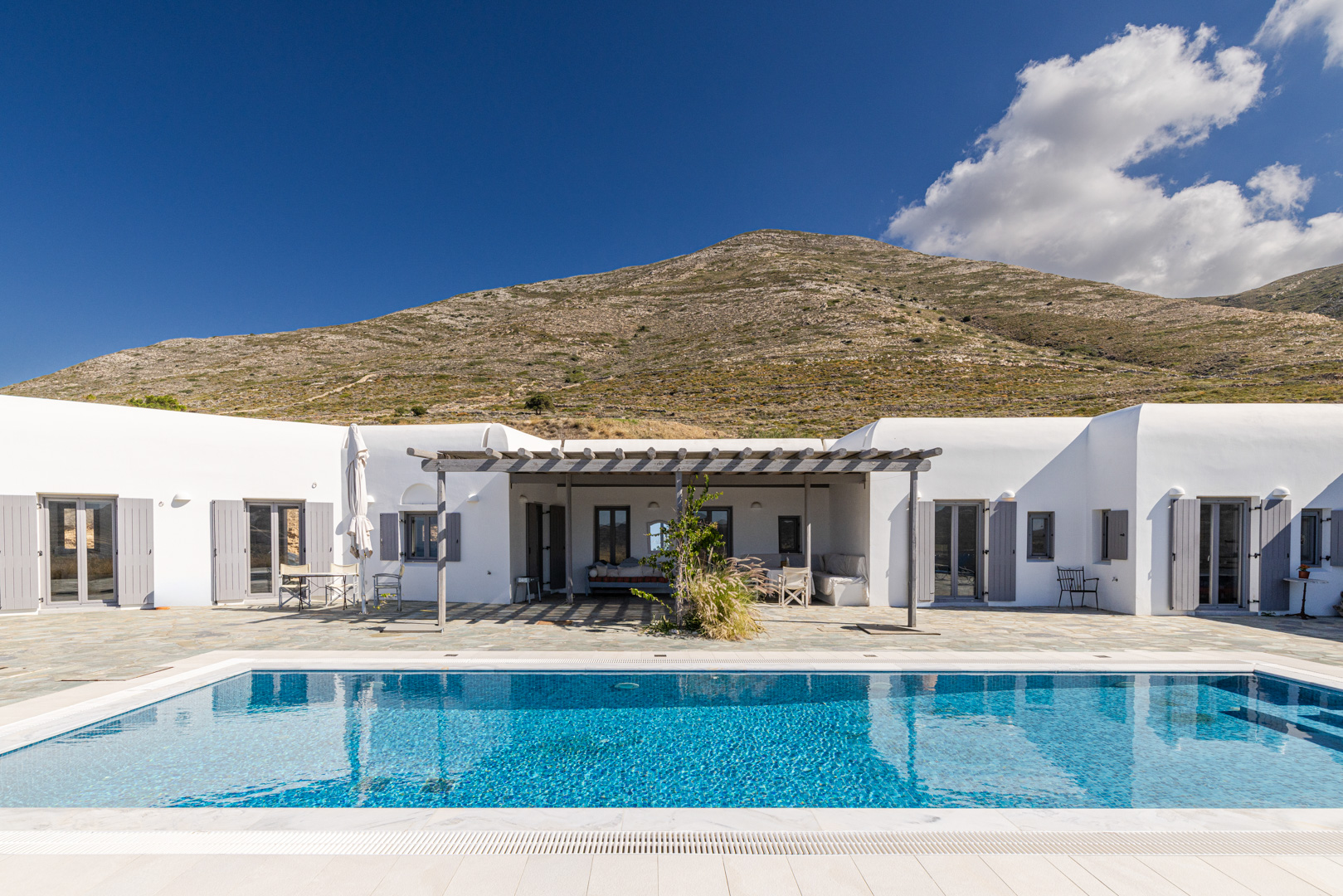 Hillside villa with pool and sunset views in Aspries, Paros