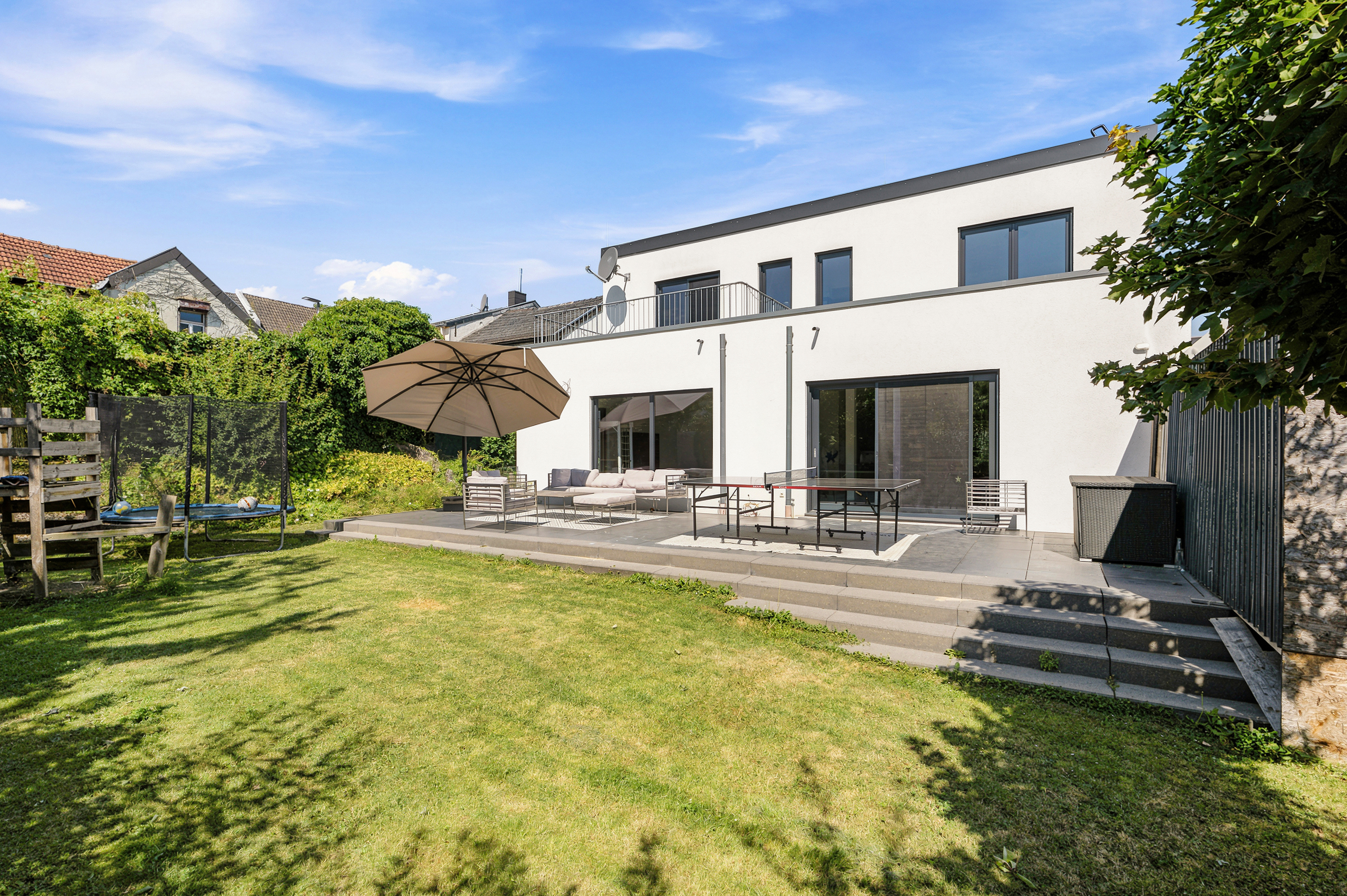 Freistehendes KfW-55-Einfamilienhaus in Herzogenrath: Modern & familienfreundlich