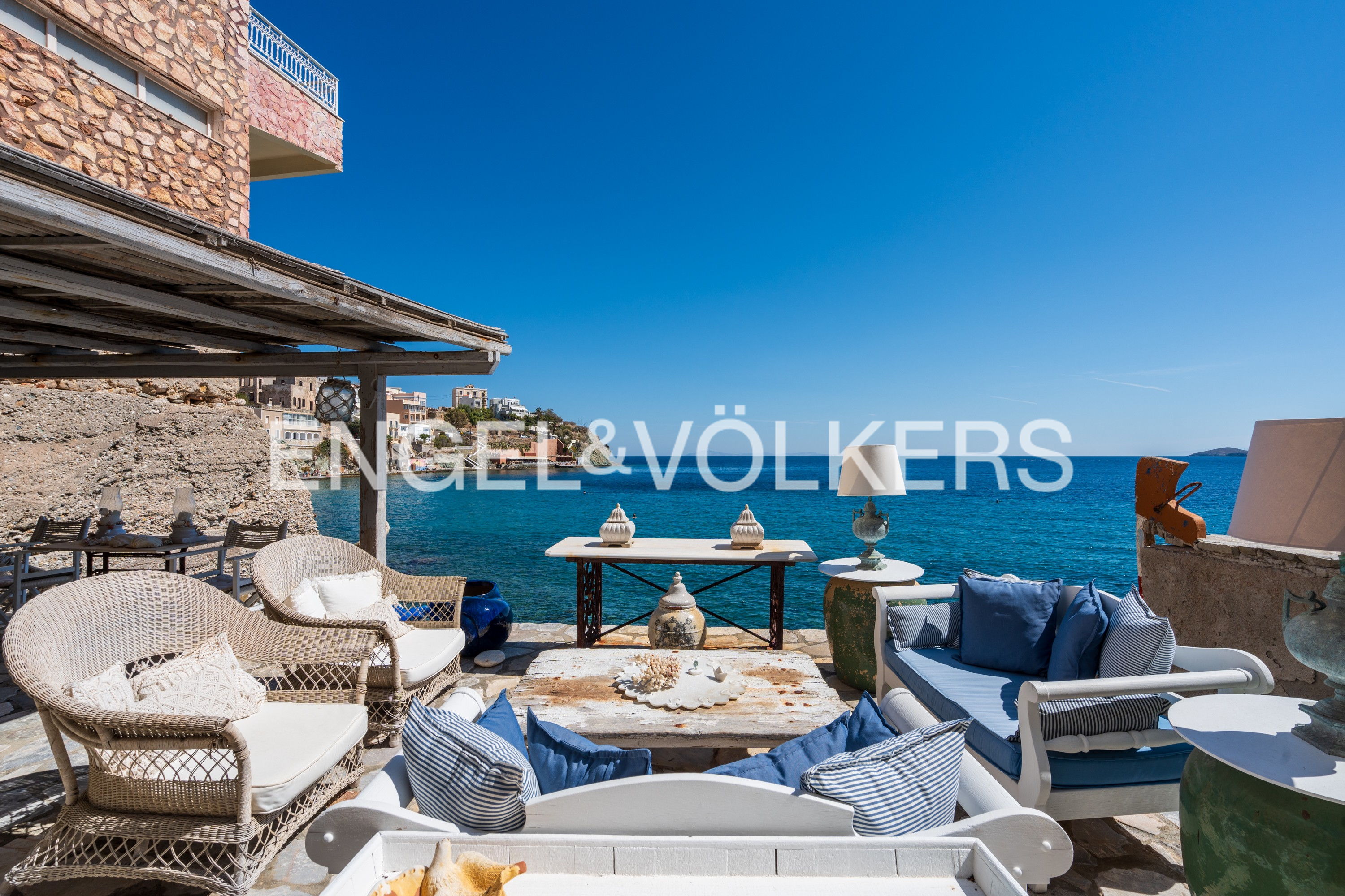 Seafront Luxury in the Heart of Vaporia