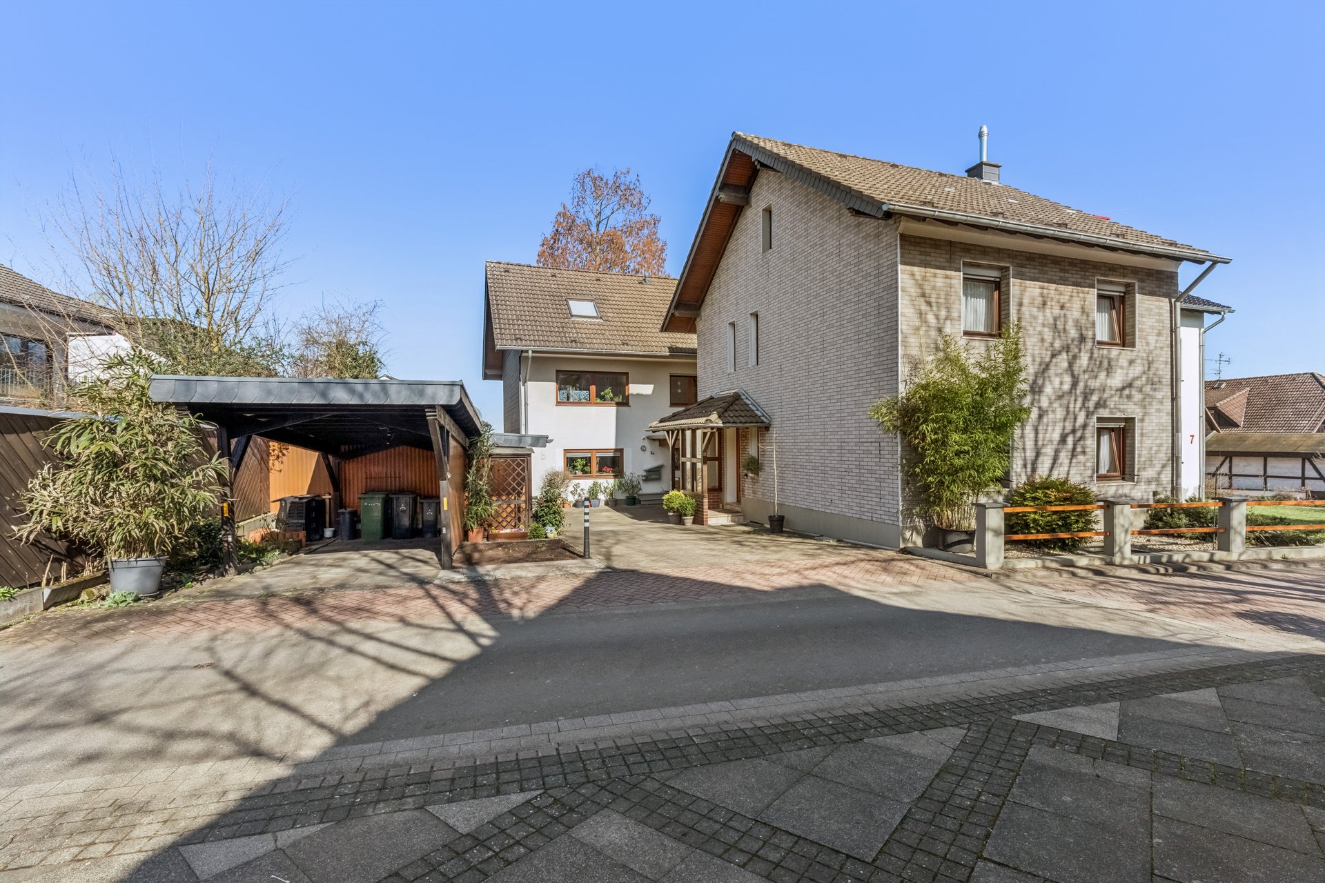 Two houses, one home: versatile property ensemble for multigenerational living in a quiet location in Wachtberg-Ließem