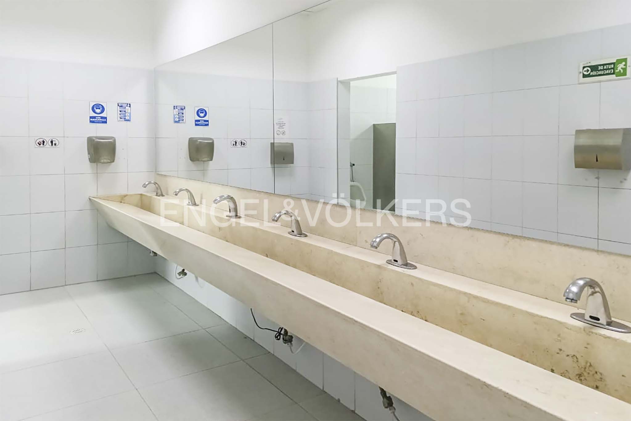 Arriendo excelente oficina 1.235m2 amoblada ideal BPO