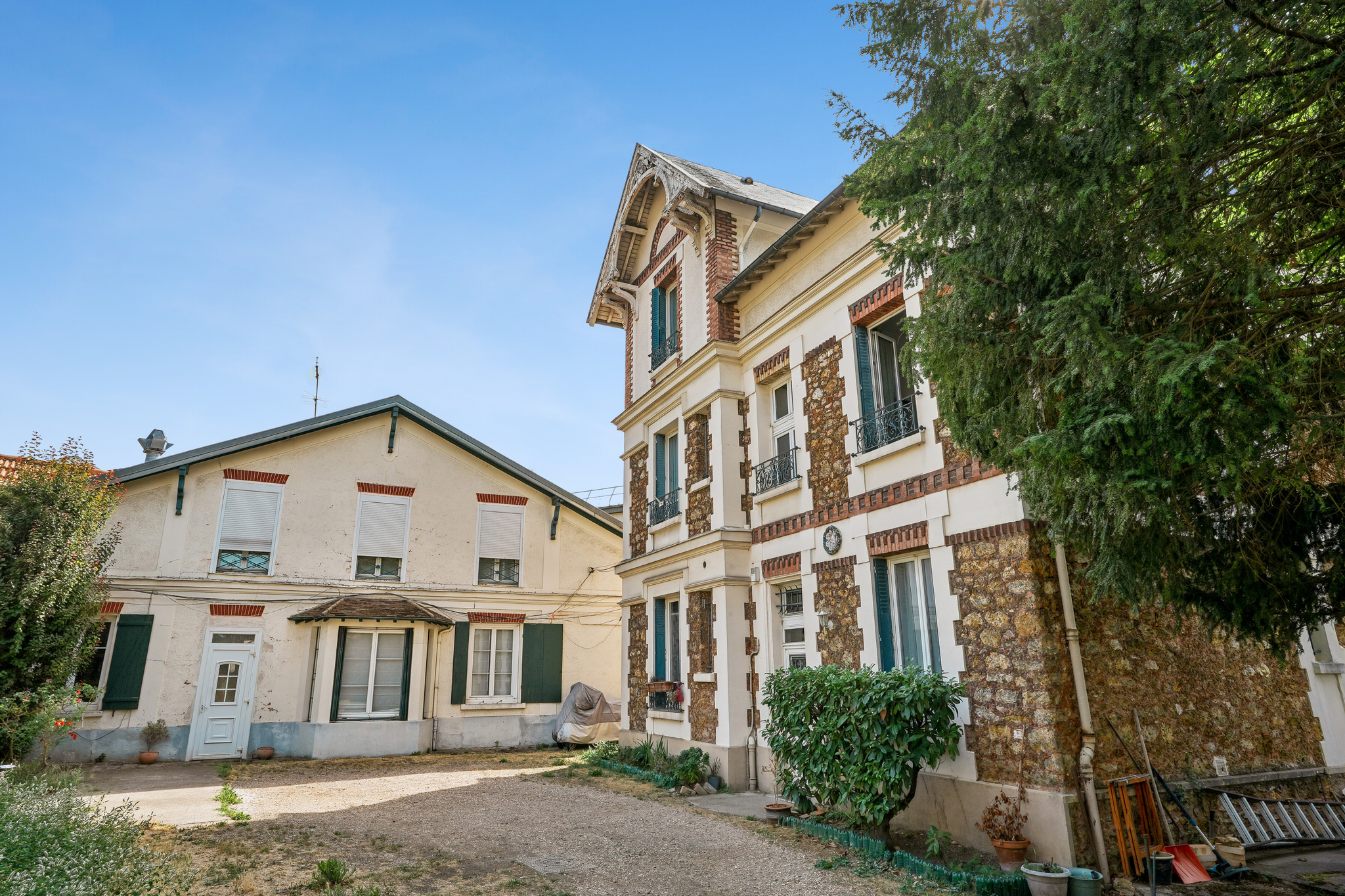 Ville-d’Avray – Zwei Häuser auf 908 m² – Ein Immobilienensemble neu gestalten