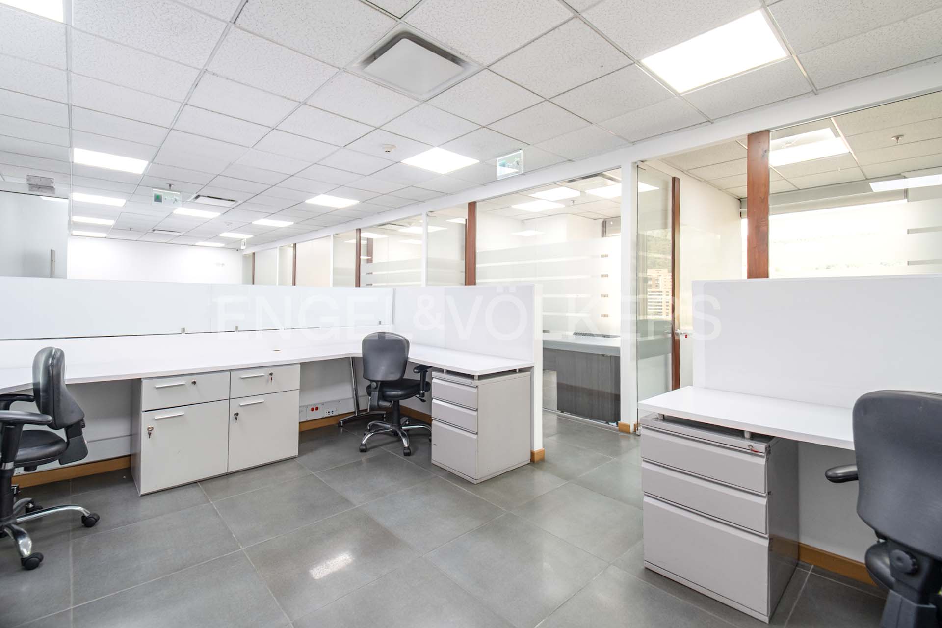 Oficina con mobiliario en arriendo en Usaquen