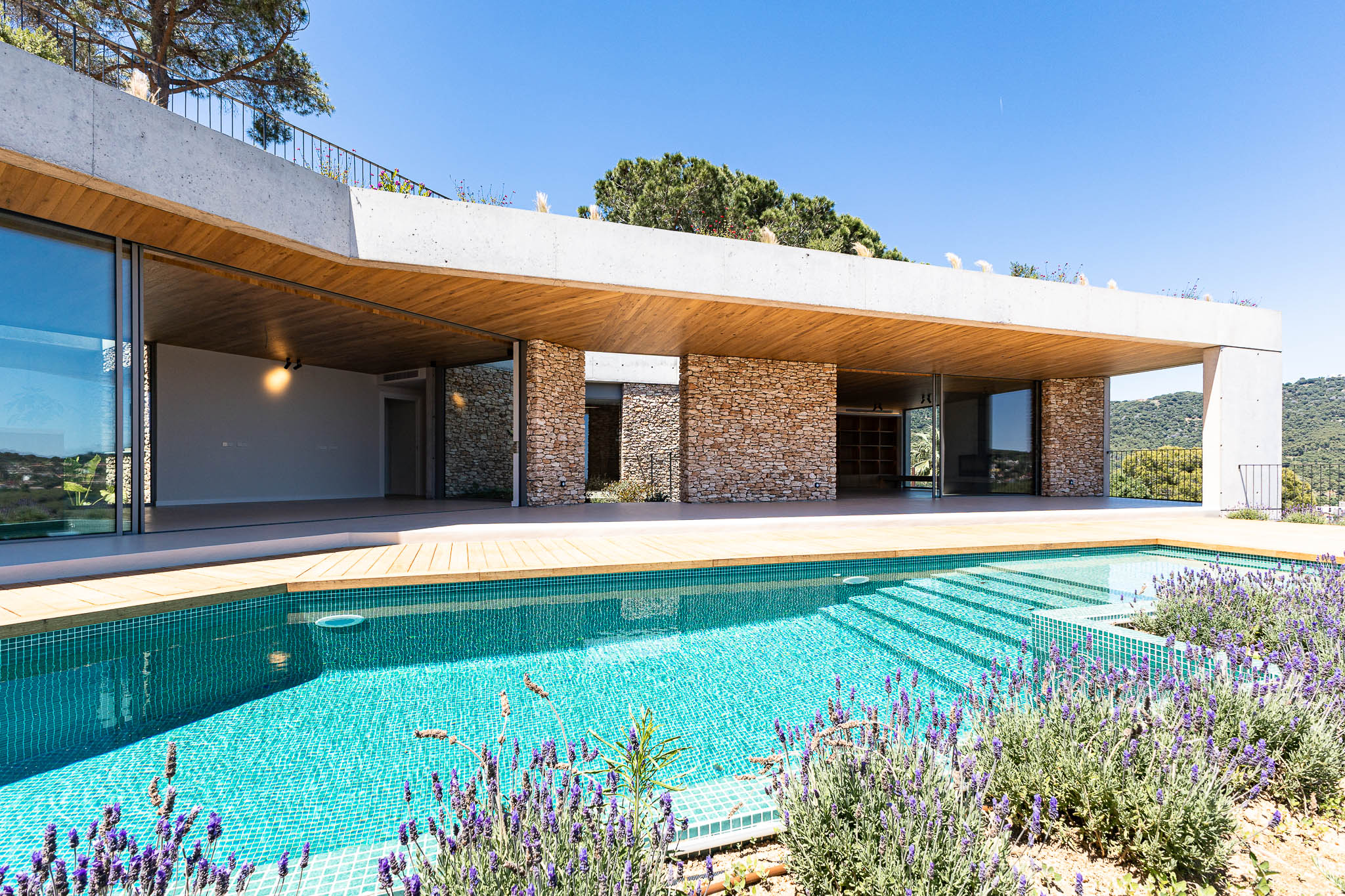 Exclusiva Casa Mediterránea de Obra Nueva con Vistas al Mar