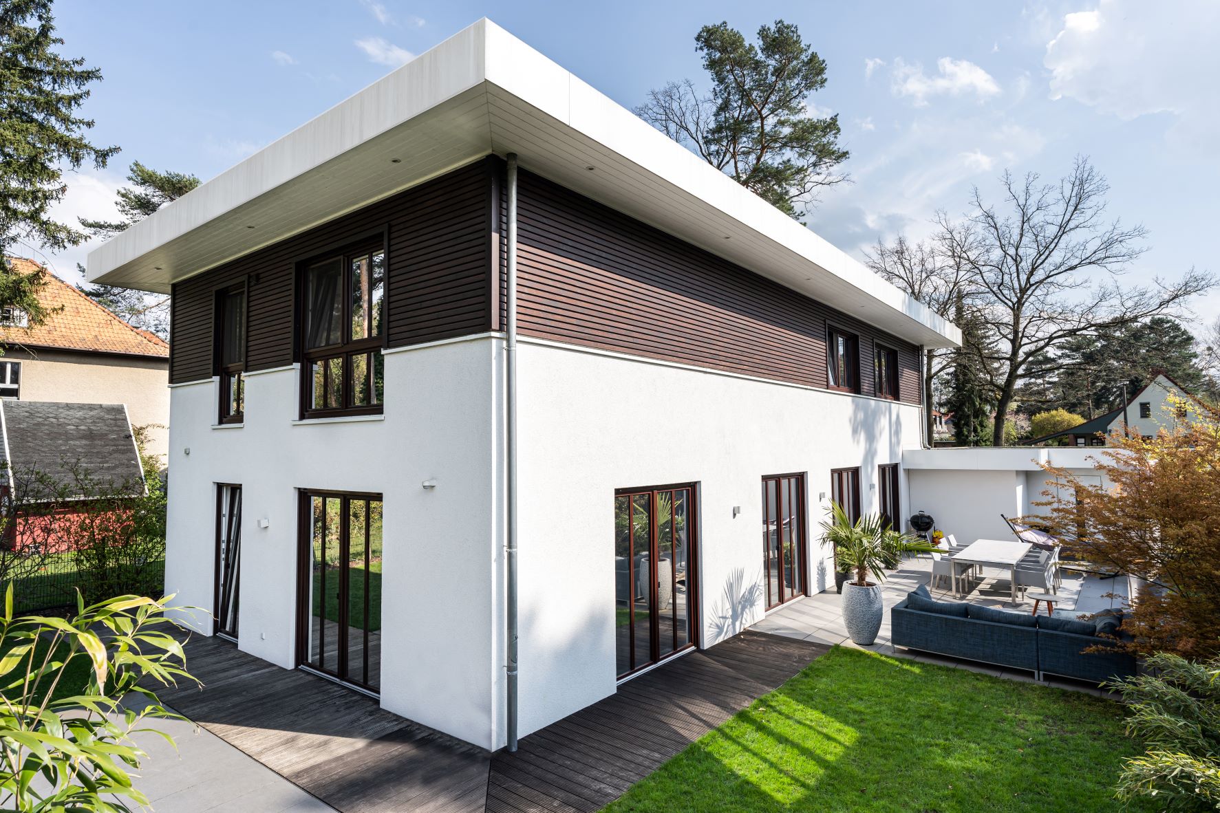 Architektur trifft Lebensqualität - Elegante Familienvilla in Bestlage