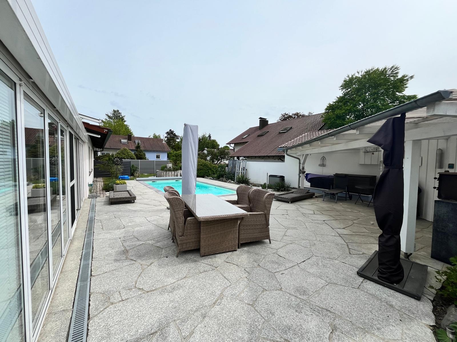 Traumhaus auf einer Ebene in ruhiger Lage mit großem Grundstück