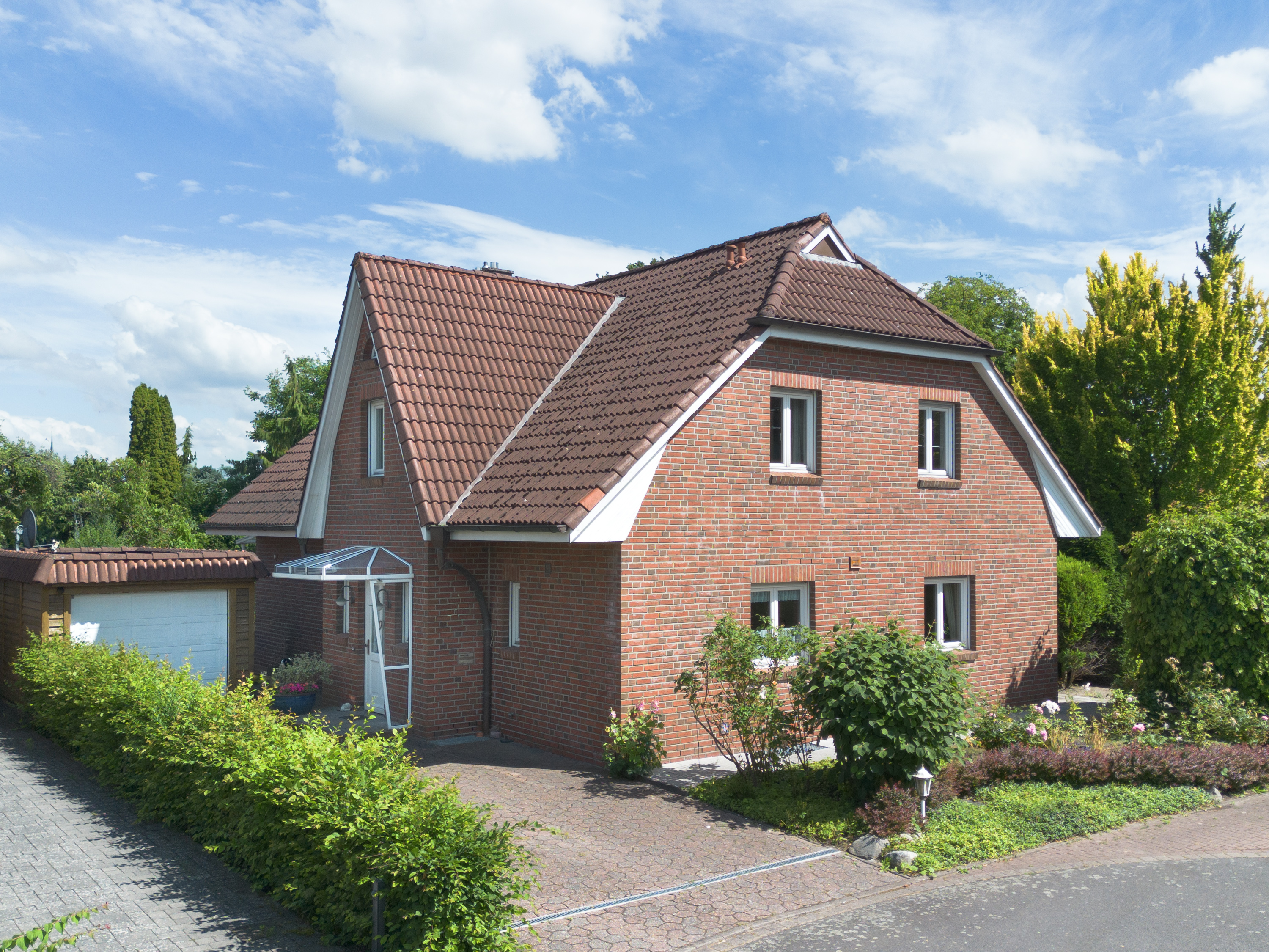 Gepflegtes Einfamilienhaus mit Einliegerwohnung in begehrter Sackgassenendlage!