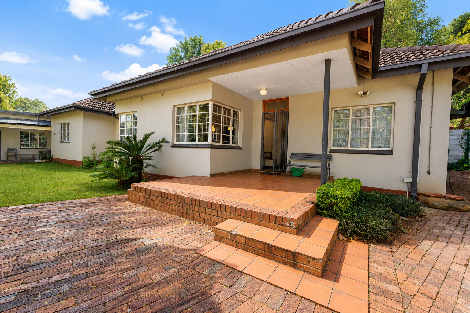 Charming Family Home with Expansive Garden and Versatile Flatlet