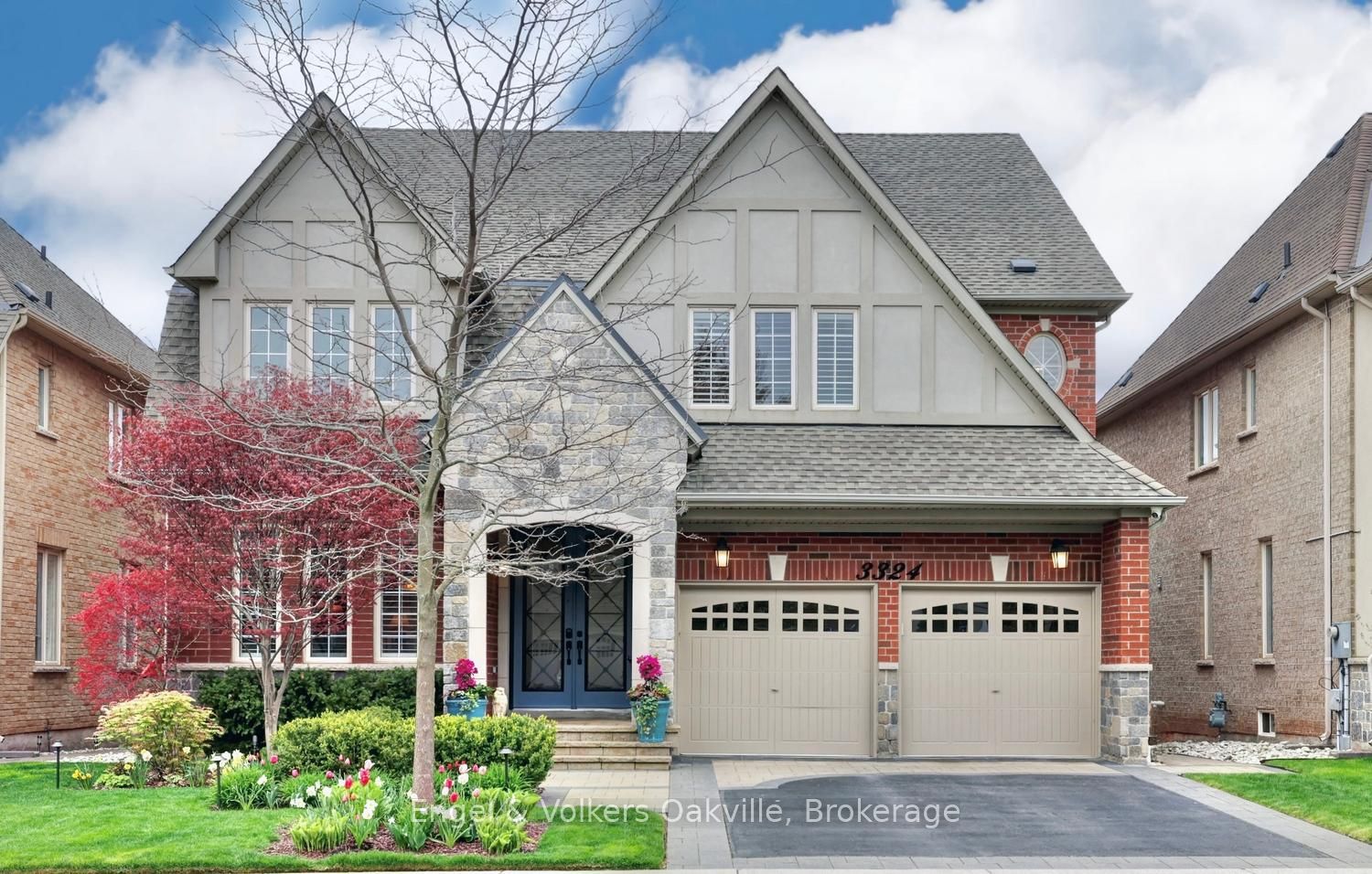 Luxury Lakeside Family Home Steps to Bronte Waterfront