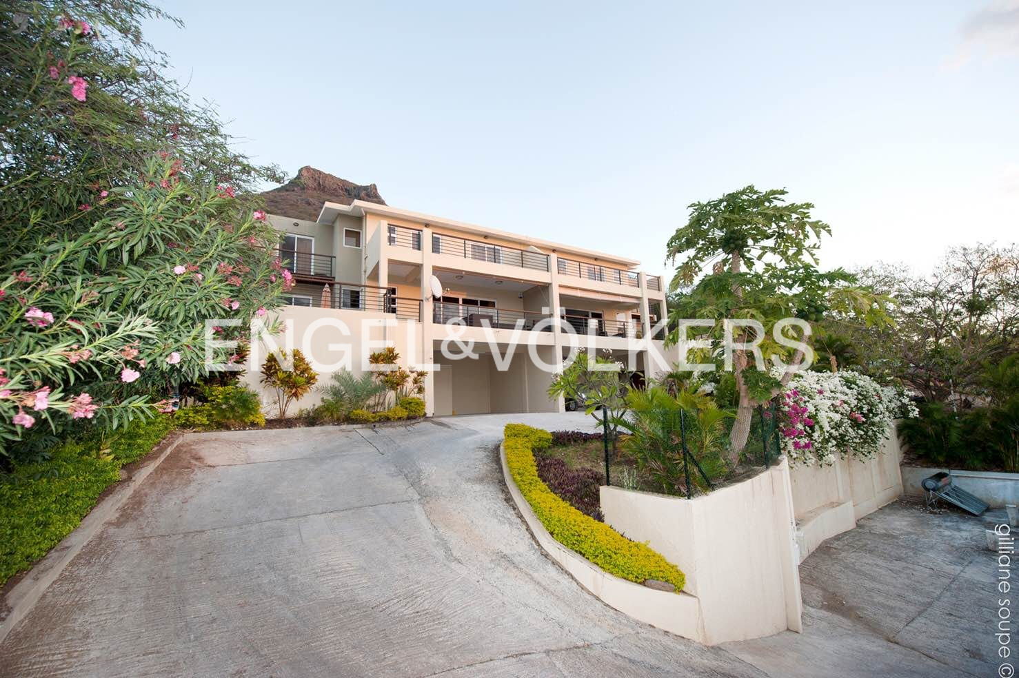 For Sale: Stunning 4-Bedroom Apartment with Magnificent Sea Views