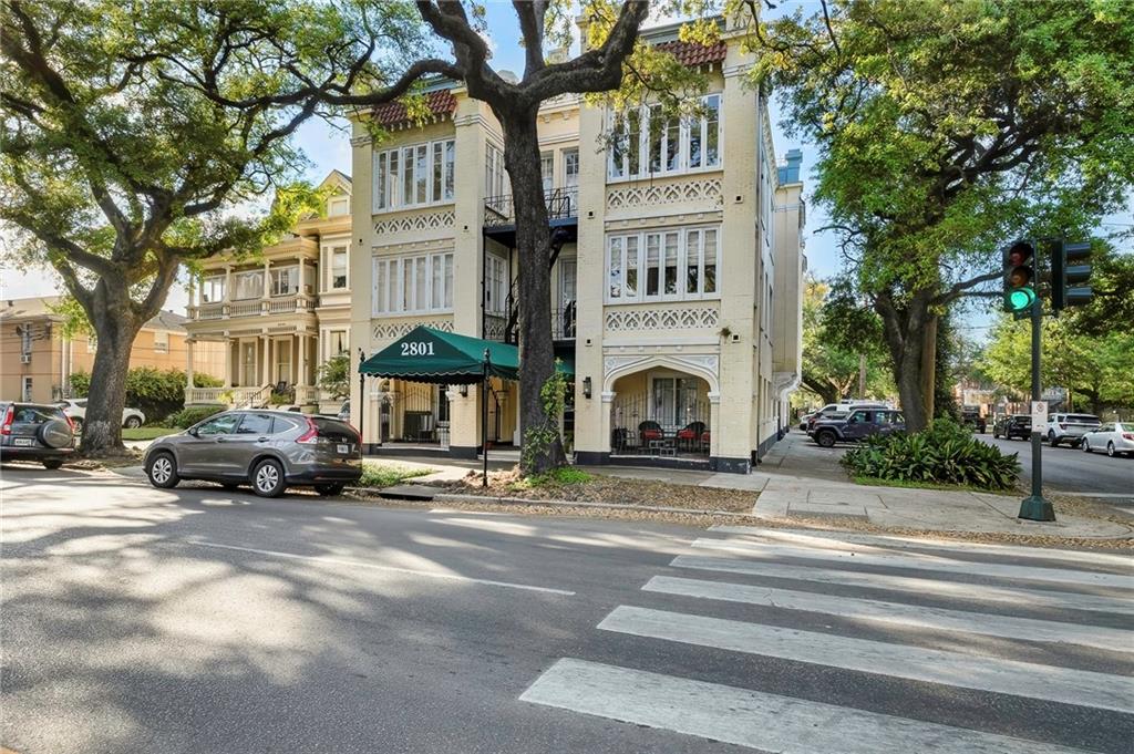 Garden District Gem Overlooking St. Charles Avenue!