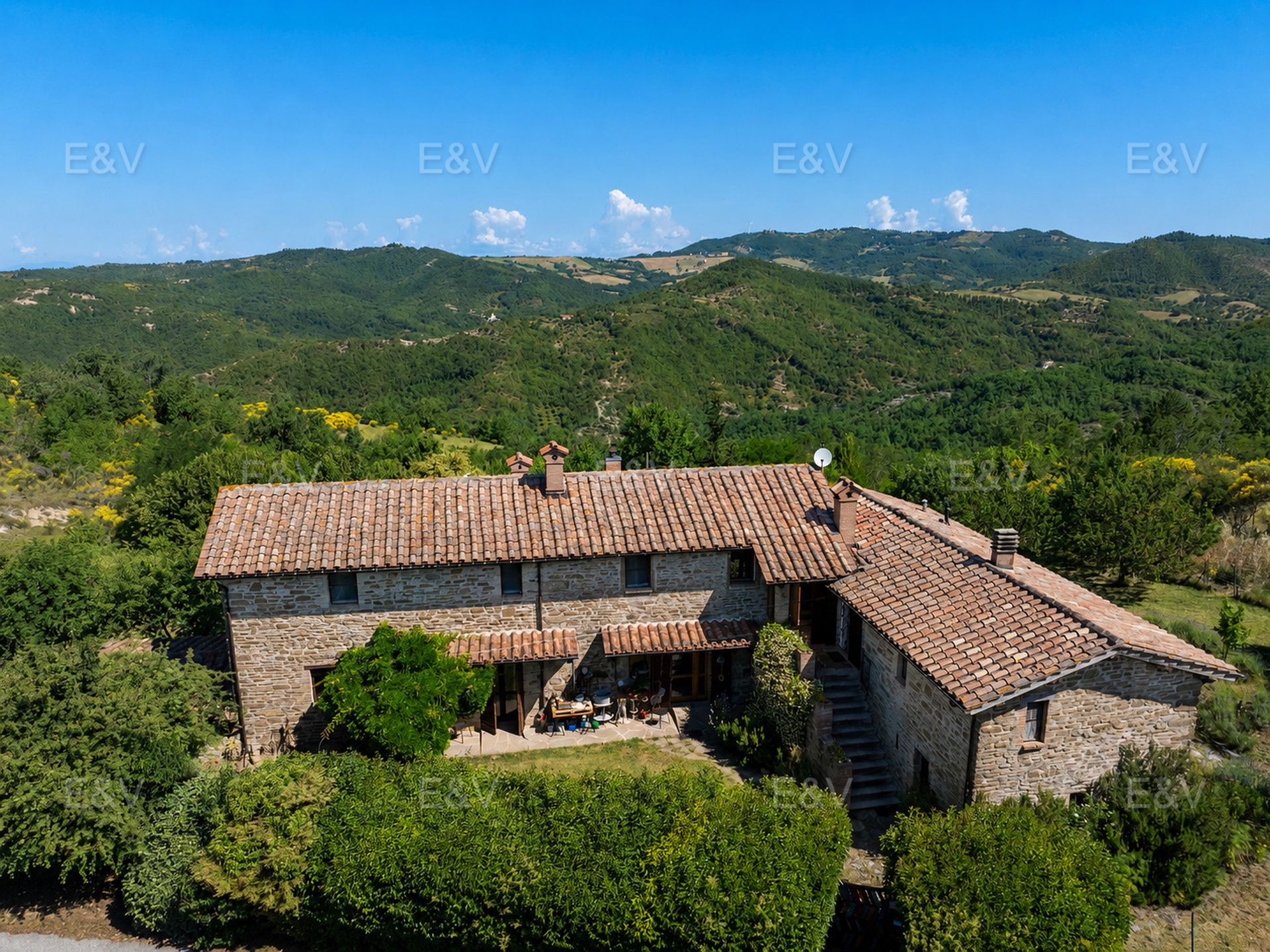 Stone Country House with Guest House and Land