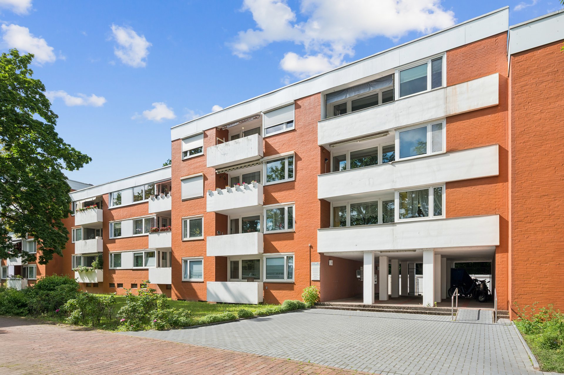 Living in Hanover's green north: 4-room apartment with south-facing balcony