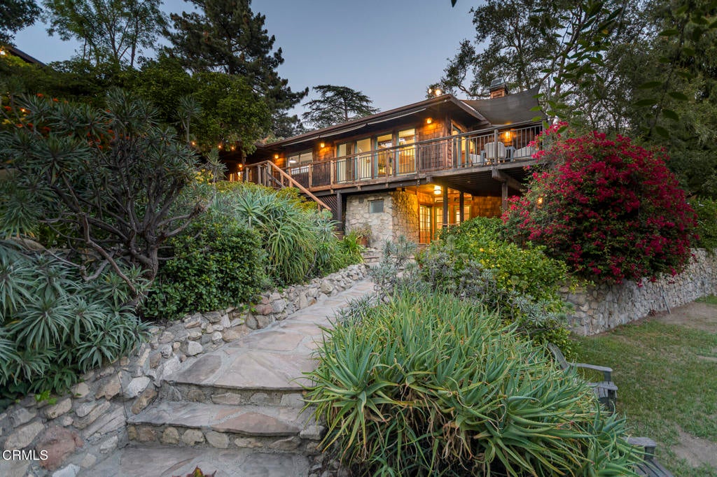 Craftsman masterpiece on nearly half an acre