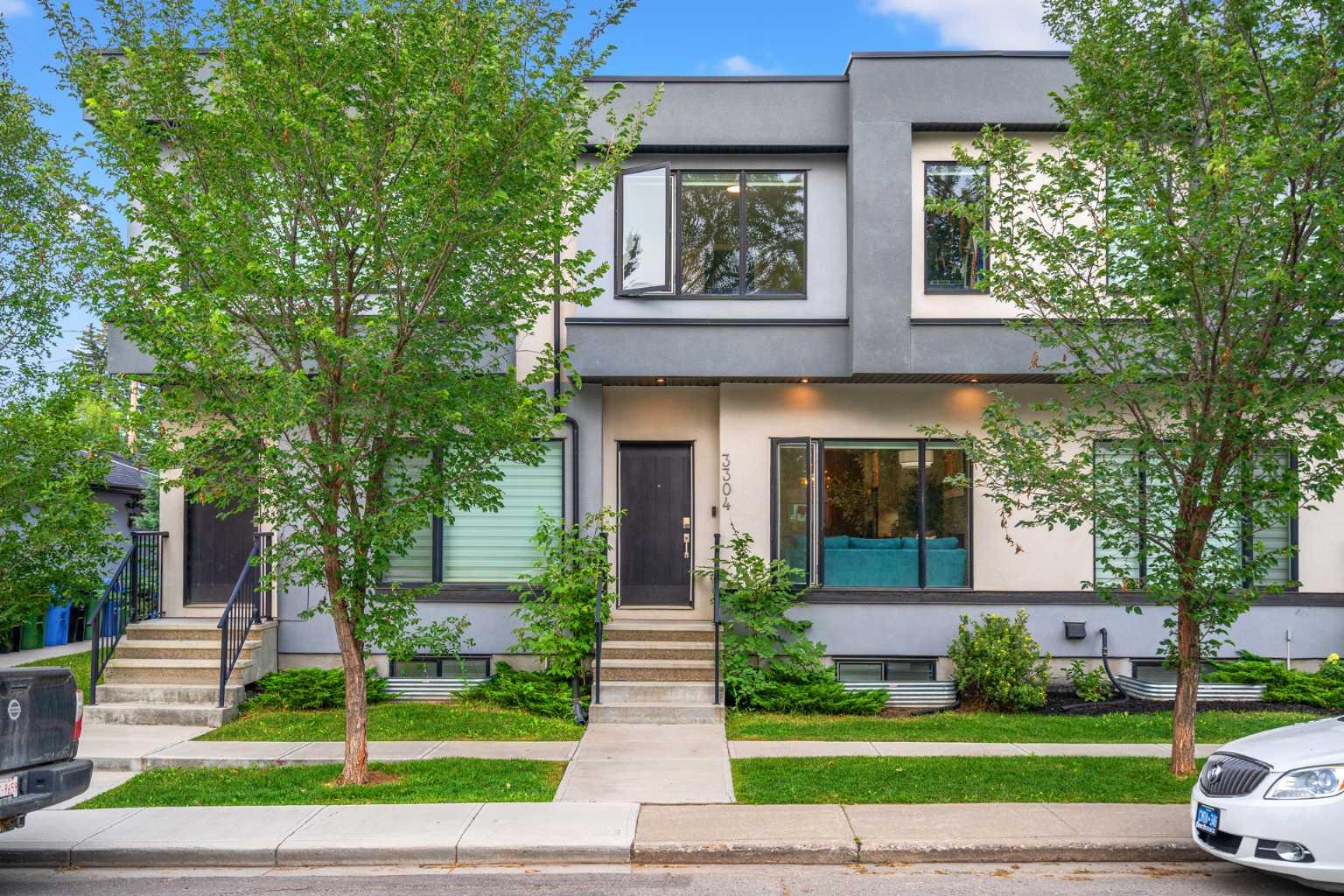 Stylish 4 bedroom townhome  in Highland Park!