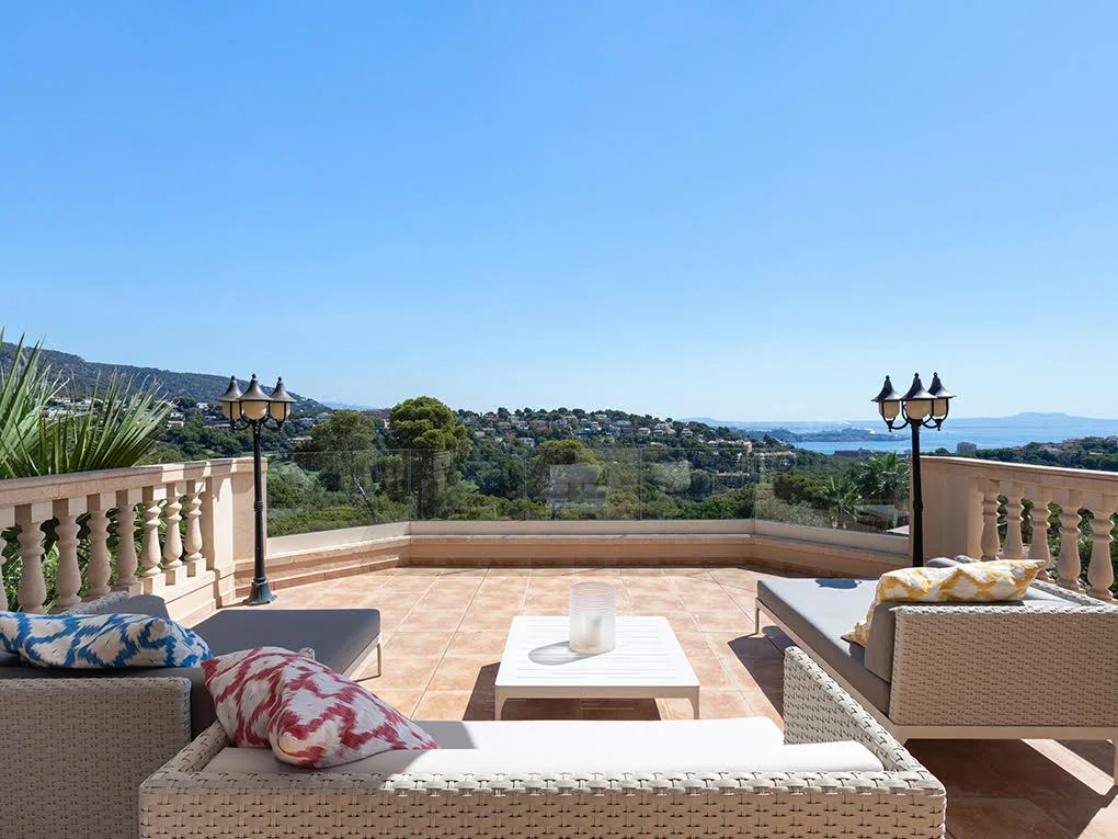 Spacious, mediterranean sea view villa