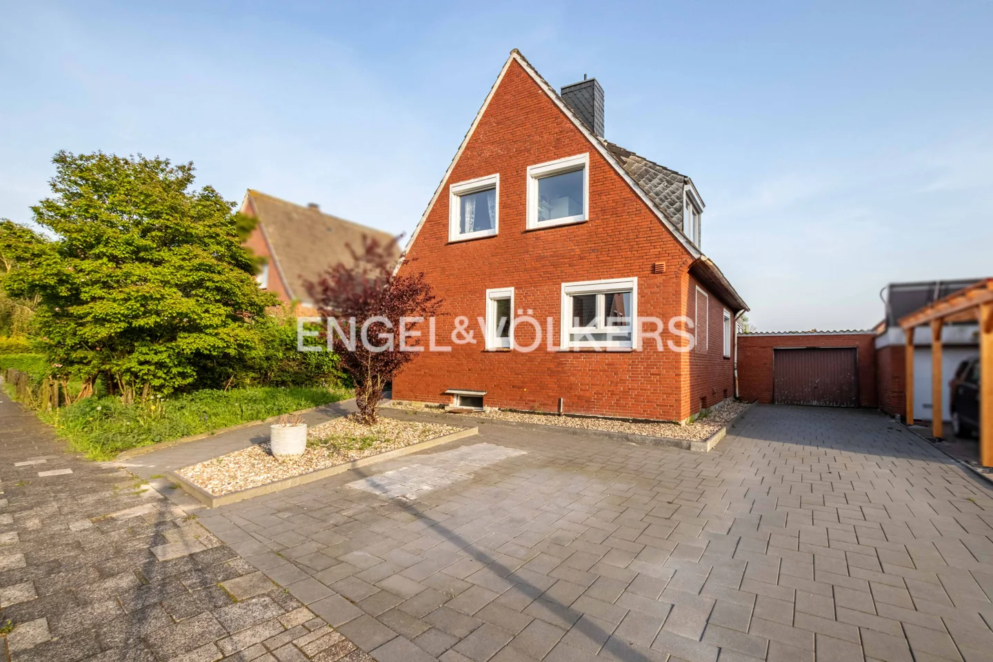 Ihr neues Zuhause in Emden: Großzügiges Haus mit Terrasse und Garten