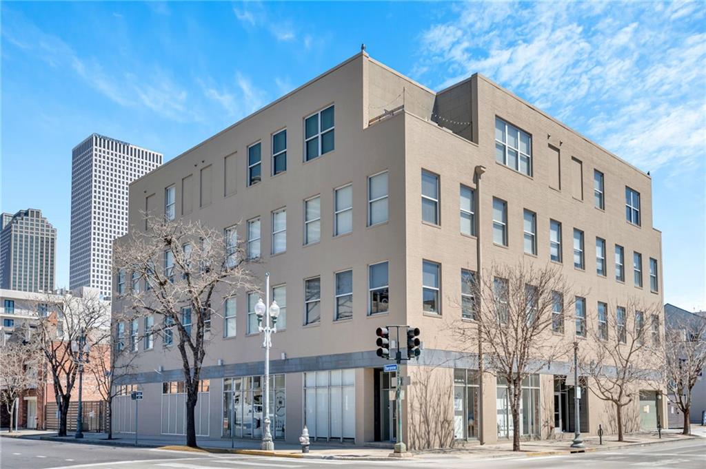 Corner Unit in Walkable Warehouse District