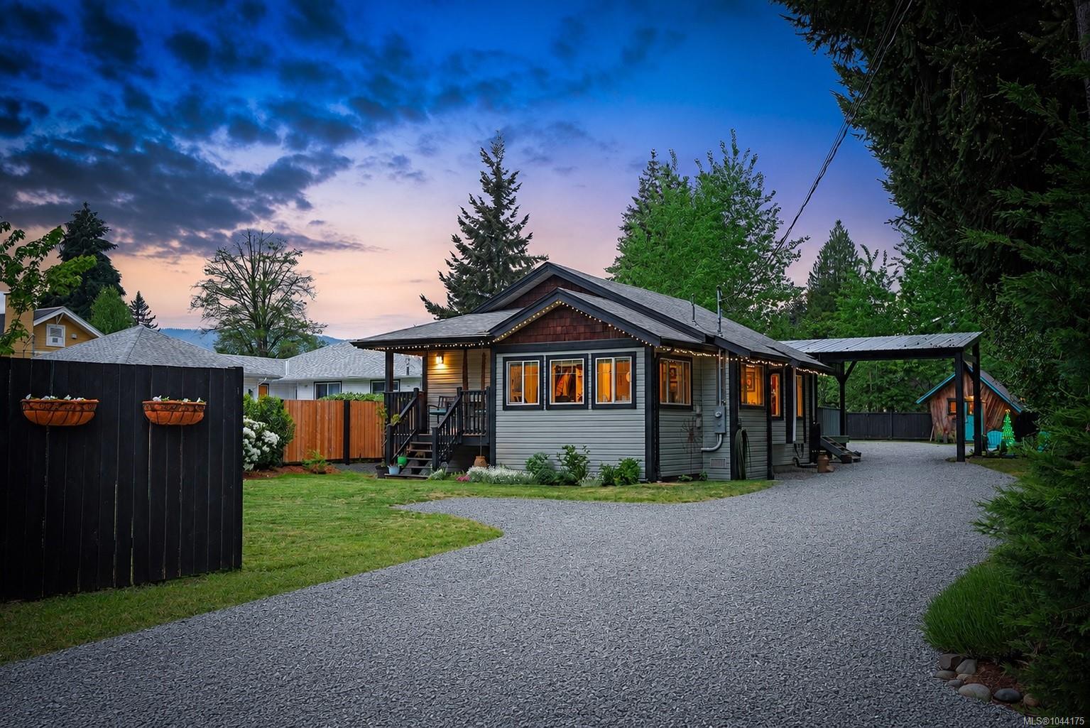 A beautifully maintained  home on a private 0.25 acre lot!