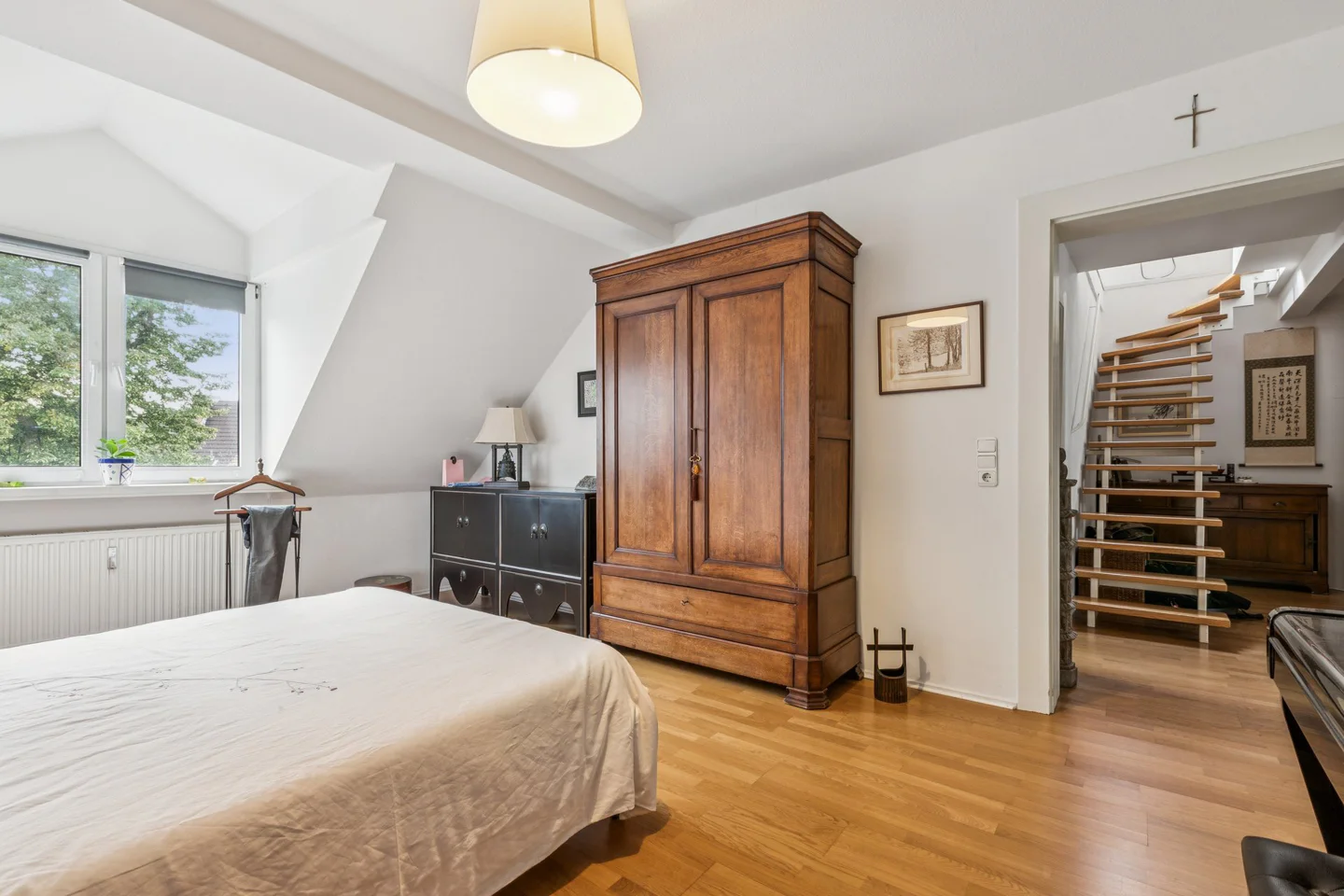 Dachgeschoss-Maisonette mit Altbaucharme in Oberkassel - Photo 4