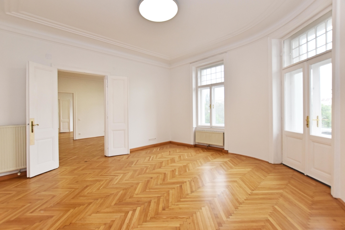 Attraktive Bürofläche in renoviertem Stilaltbau direkt bei U4-Station und Nähe 1. Bezirk