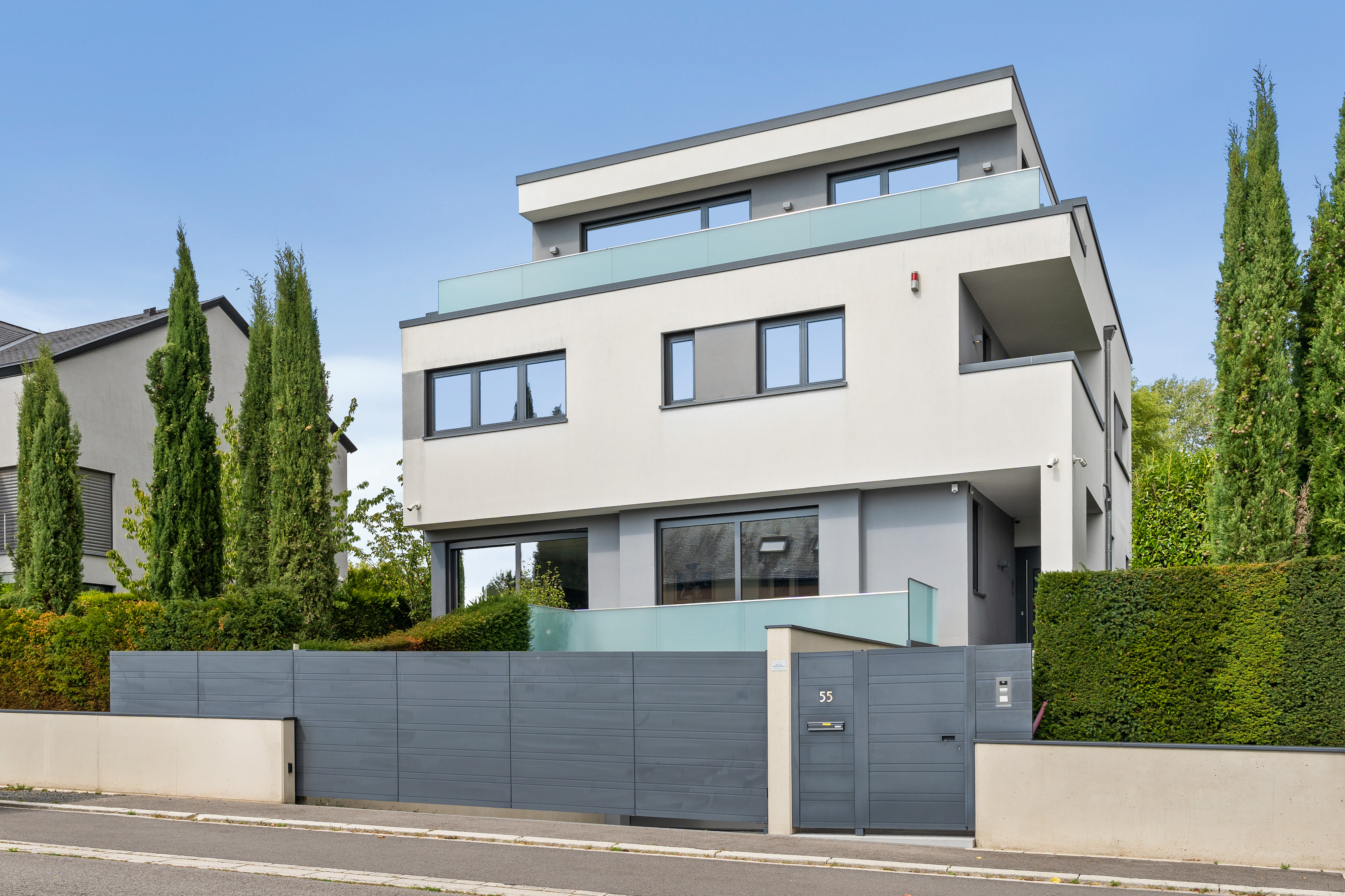 Wunderschönes zeitgenössisches Haus mit Aufzug und Wellnessbereich in den Höhenlagen von Niederanven