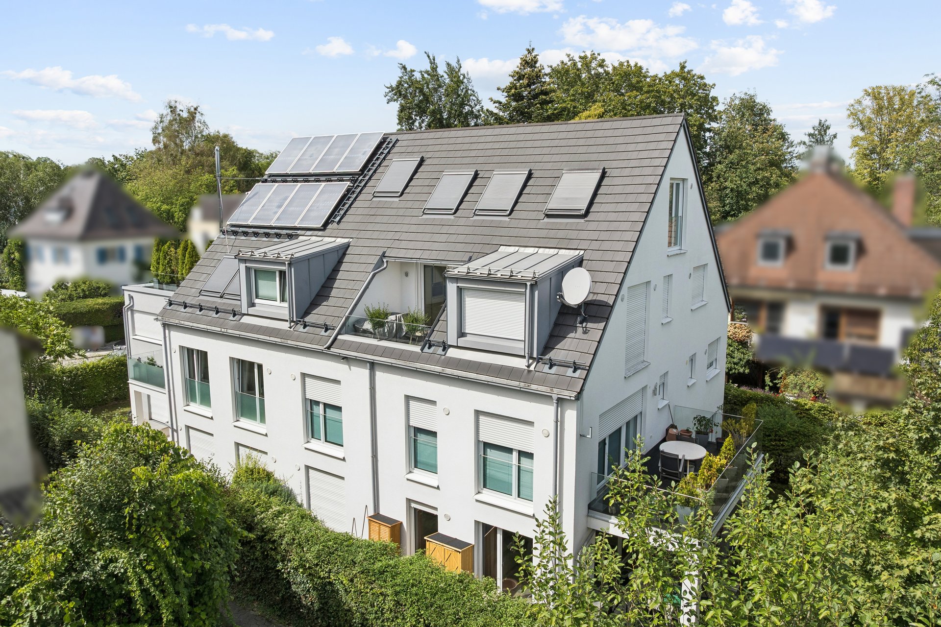 Modern 2-room penthouse apartment with sunny roof terrace