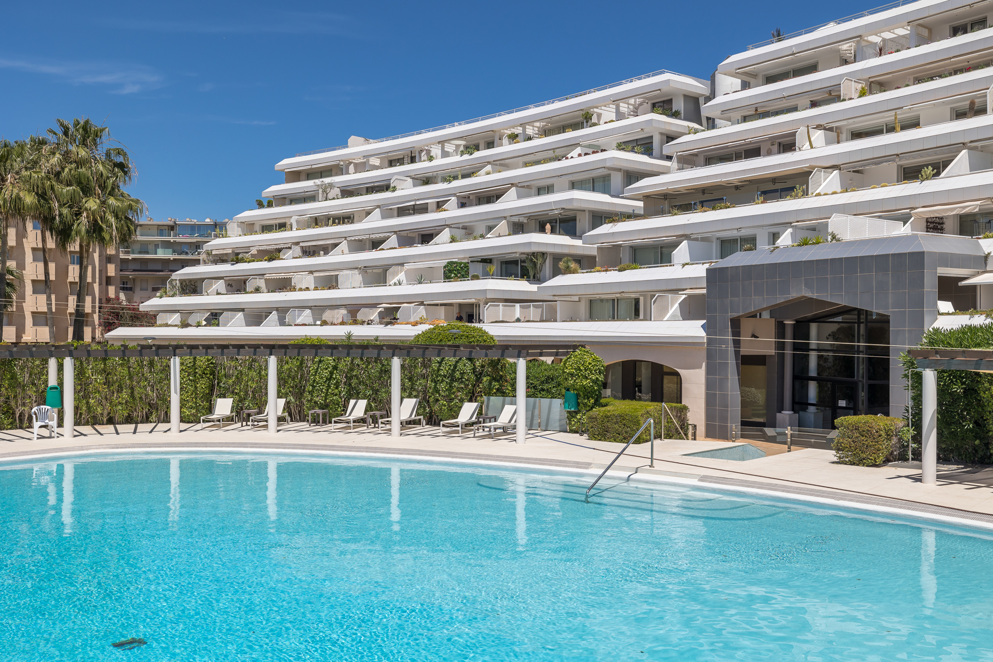 Comfortable apartment in prestigious building