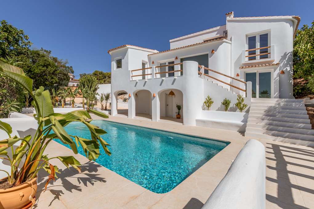 Ibiza-Chic trifft Mittelmeer Panorama