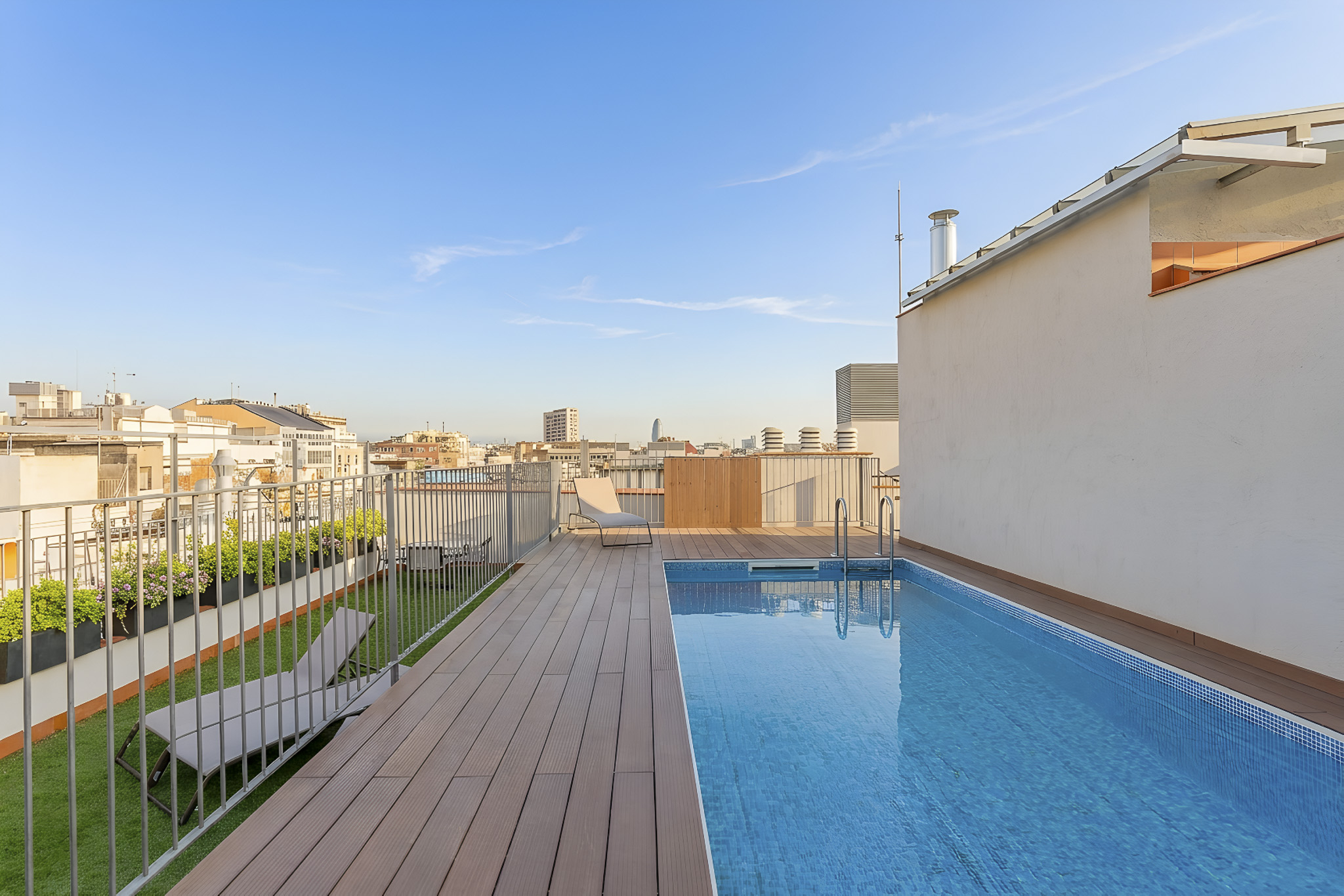 Spectacular apartment with private terrace and communal pool in Eixample