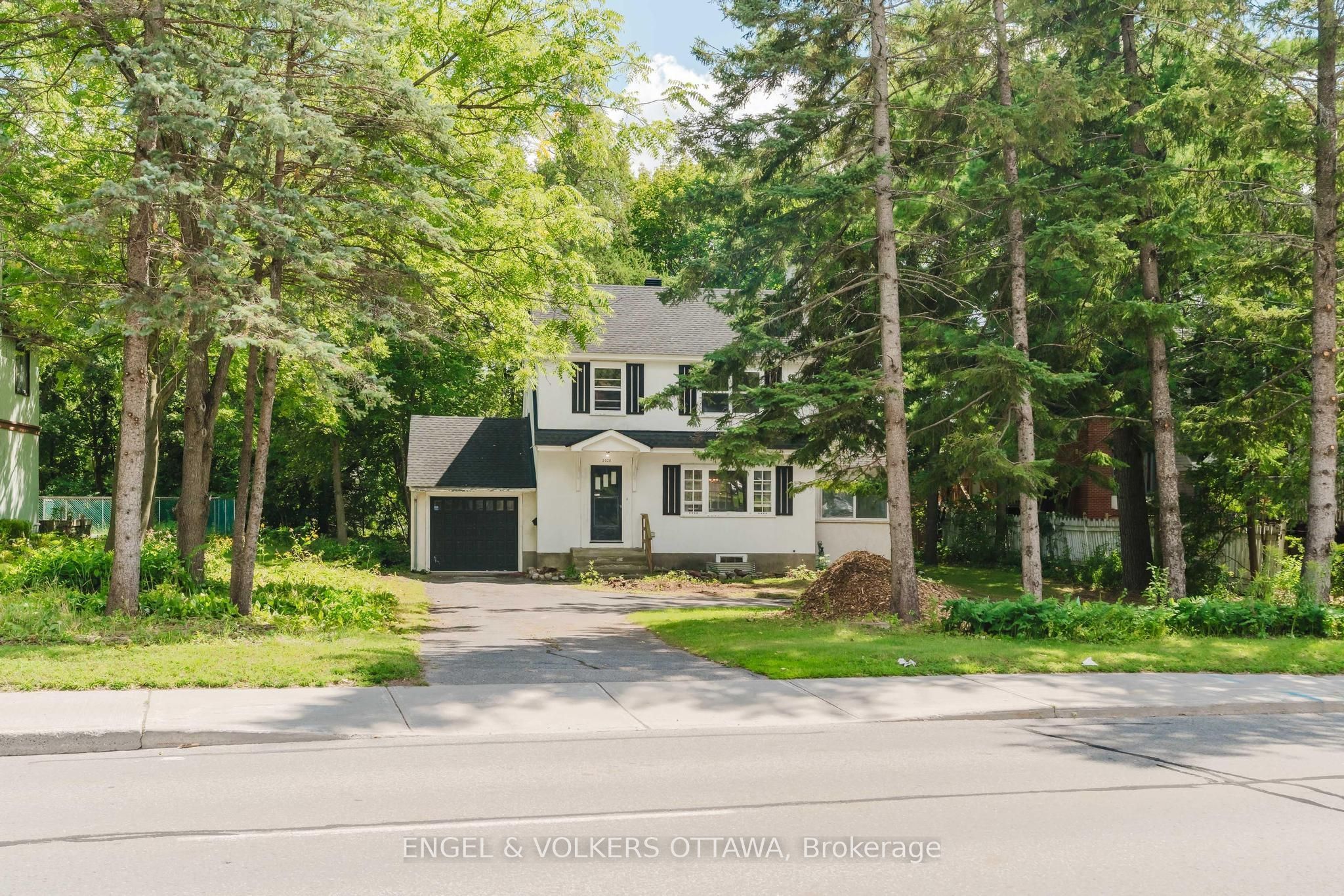Discover Move-In Ready Living on Carling Avenue