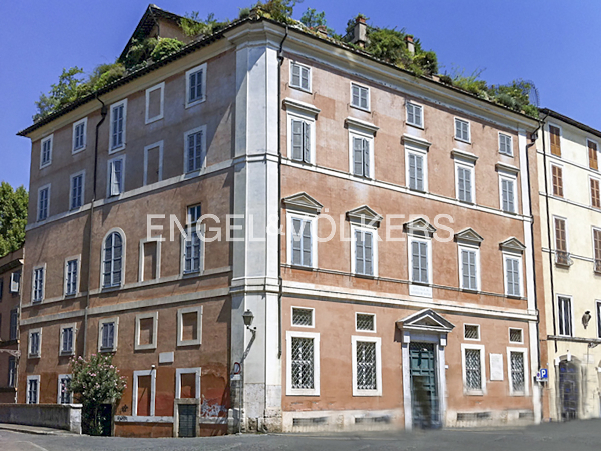 Versatile upscale property in the Ponte district