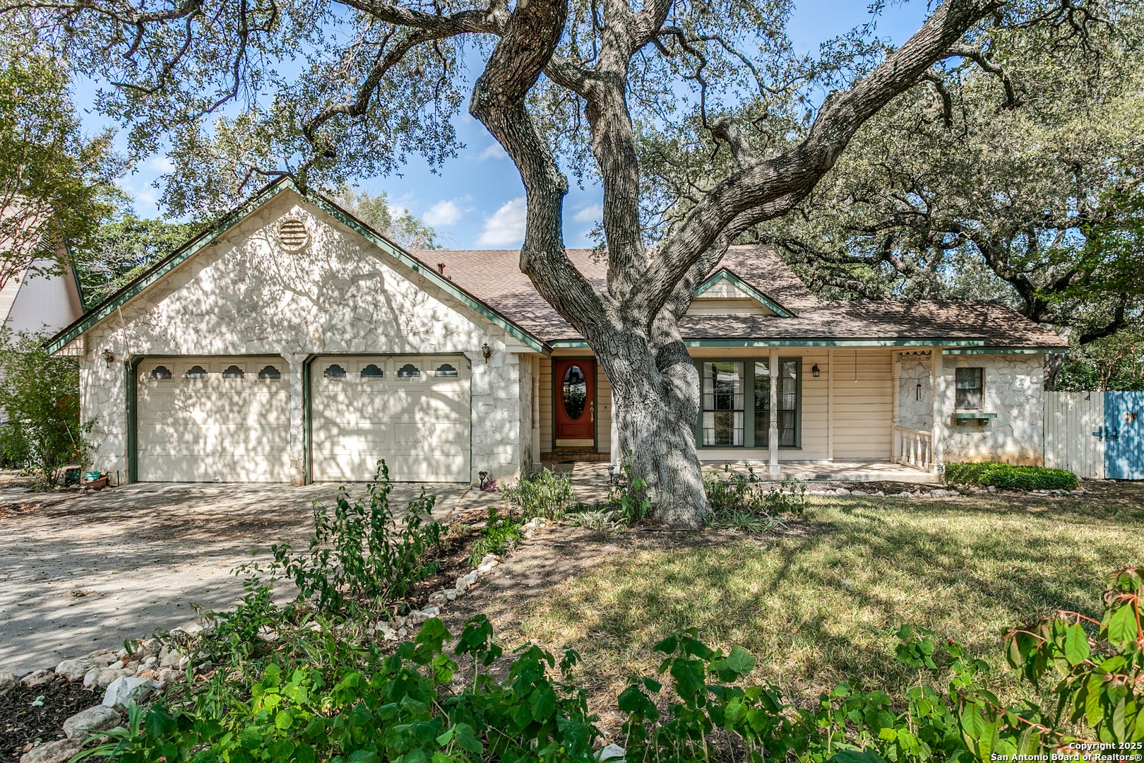 Charming 2-Story on a Cul-De-Sac