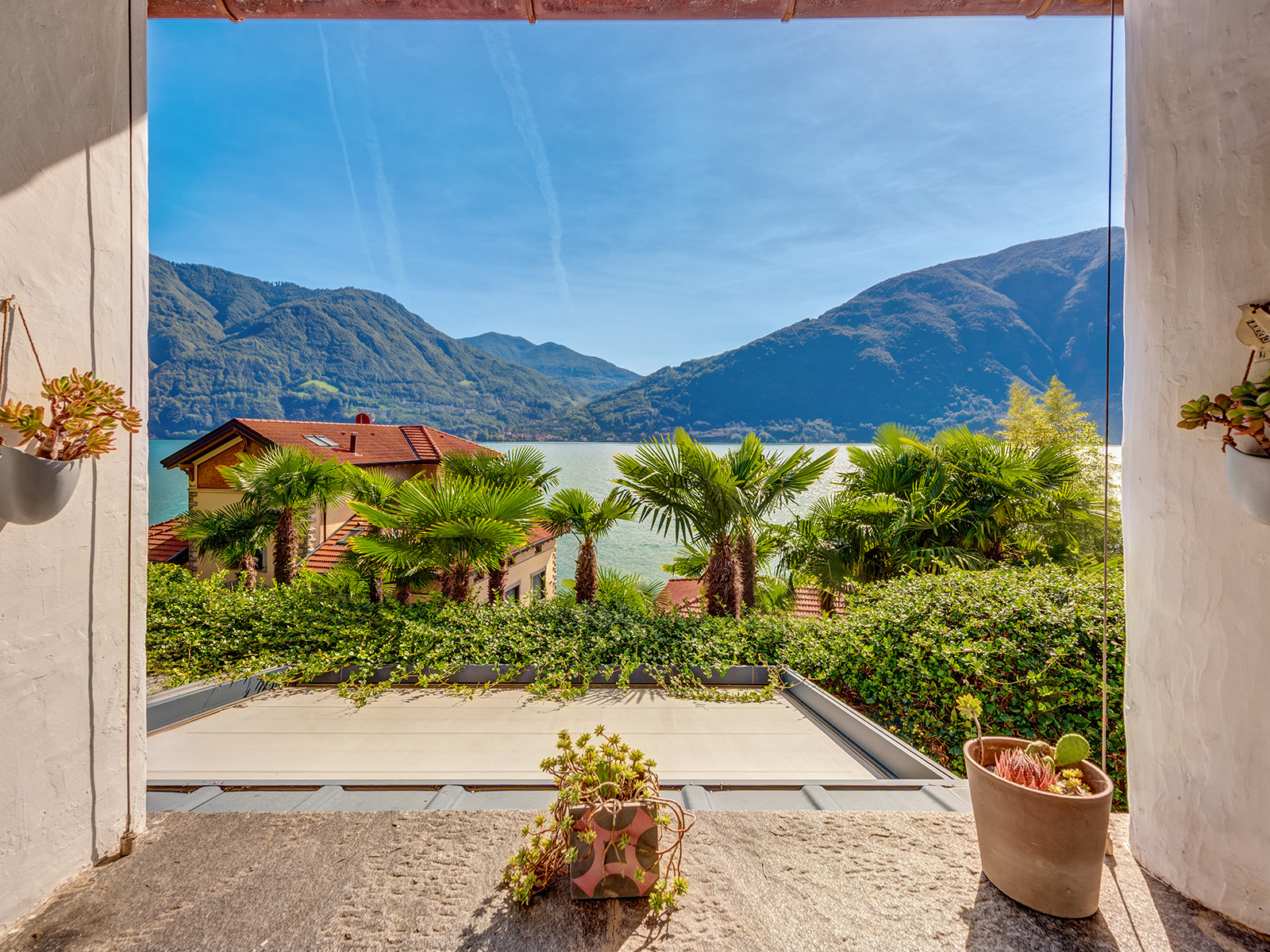 Villa con vista lago, giardino e accesso al lido