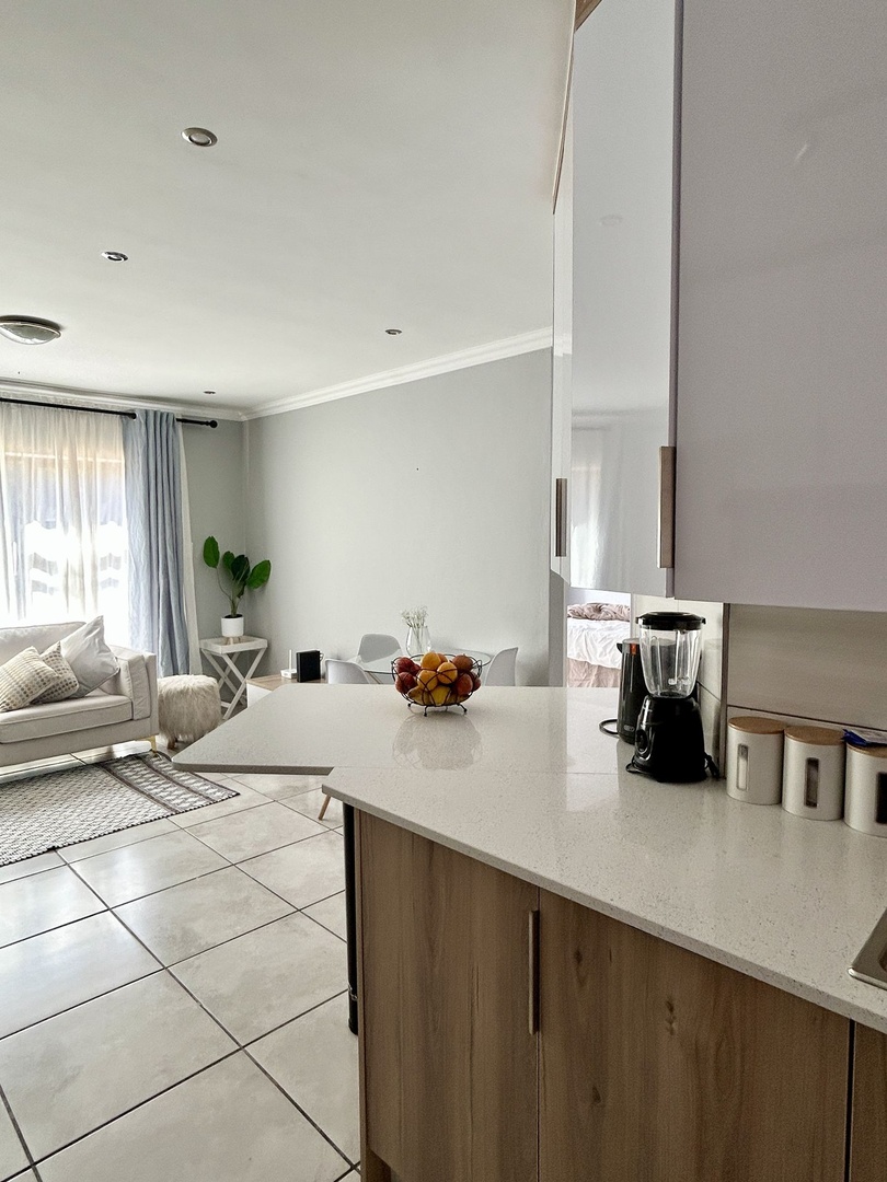 Radiant 2 Bedroom Apartment in the heart of Broadacres