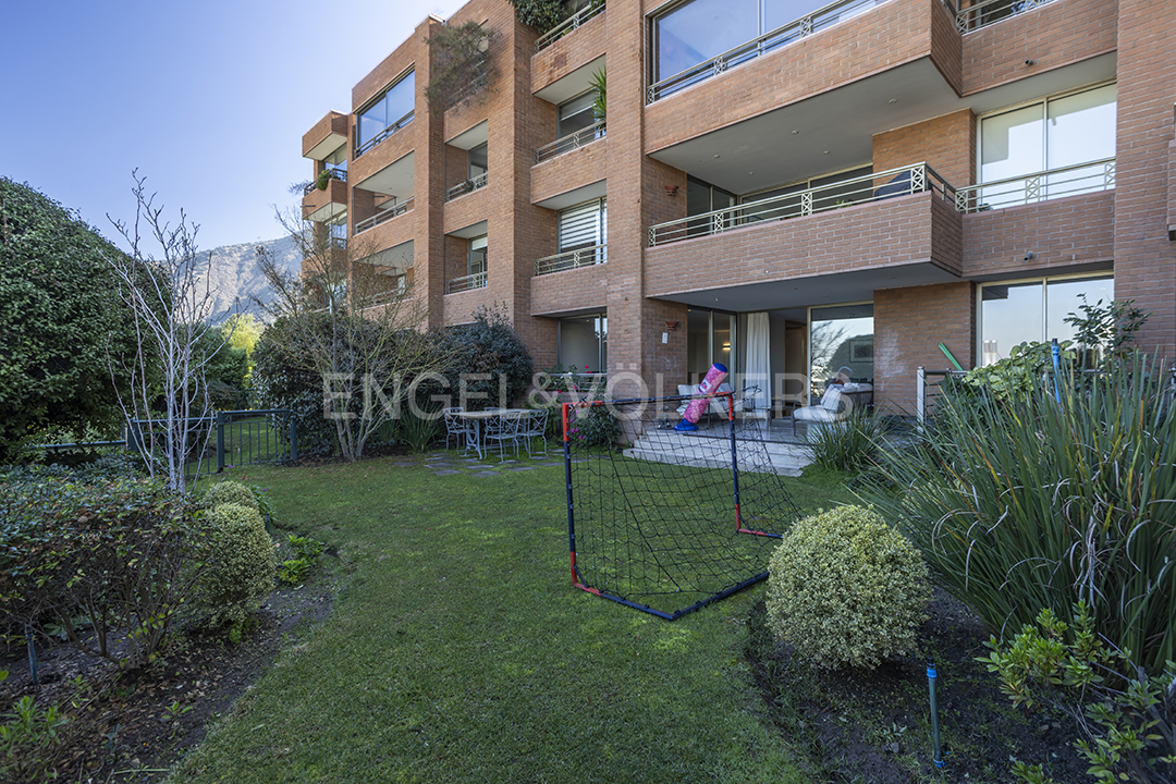 Departamento con jardin.