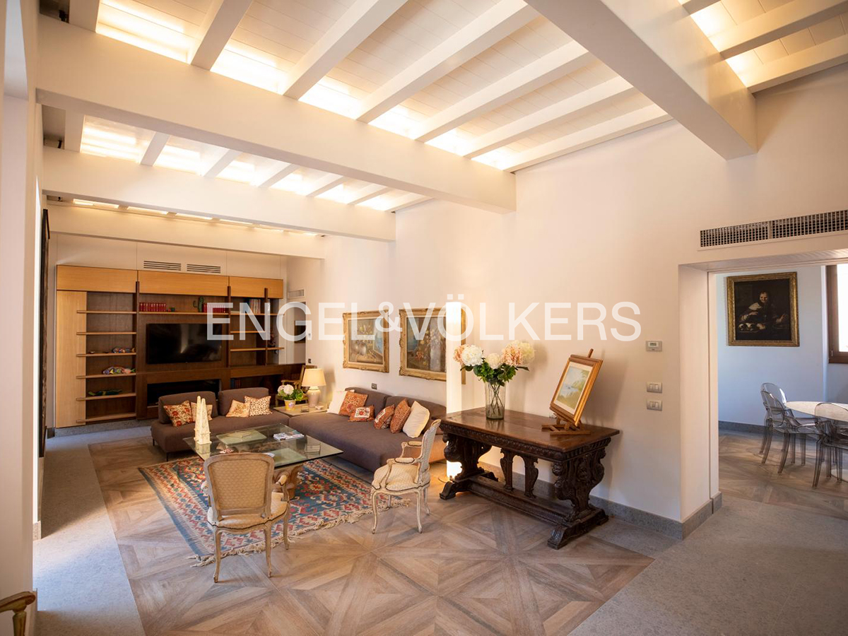 Historic 18th-century sky-to-ground townhouse in the heart of Trastevere