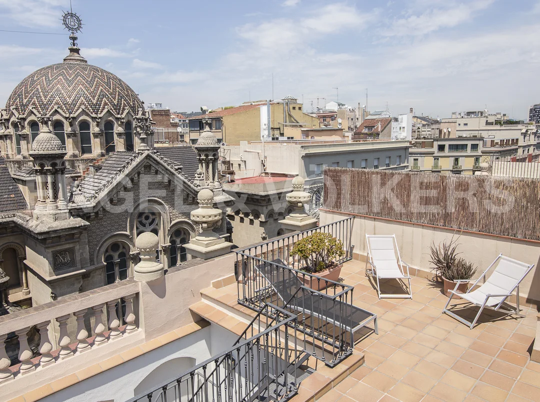 Fabulous penthouse with views in Eixample