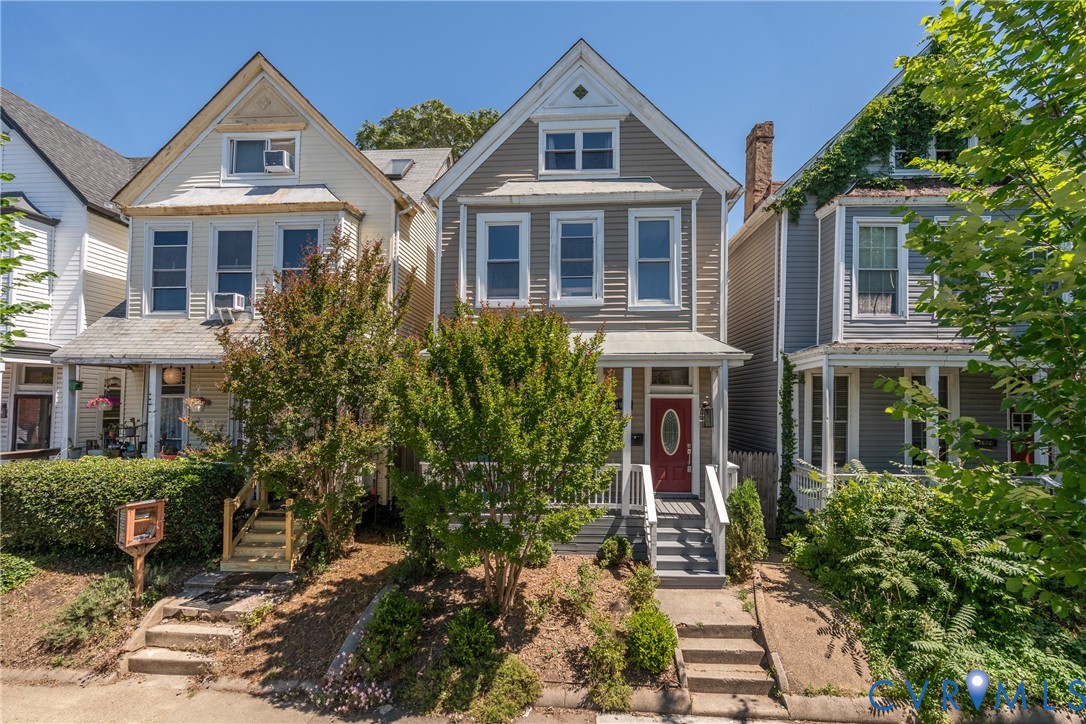 Fan District Charm with Modern Flexibility