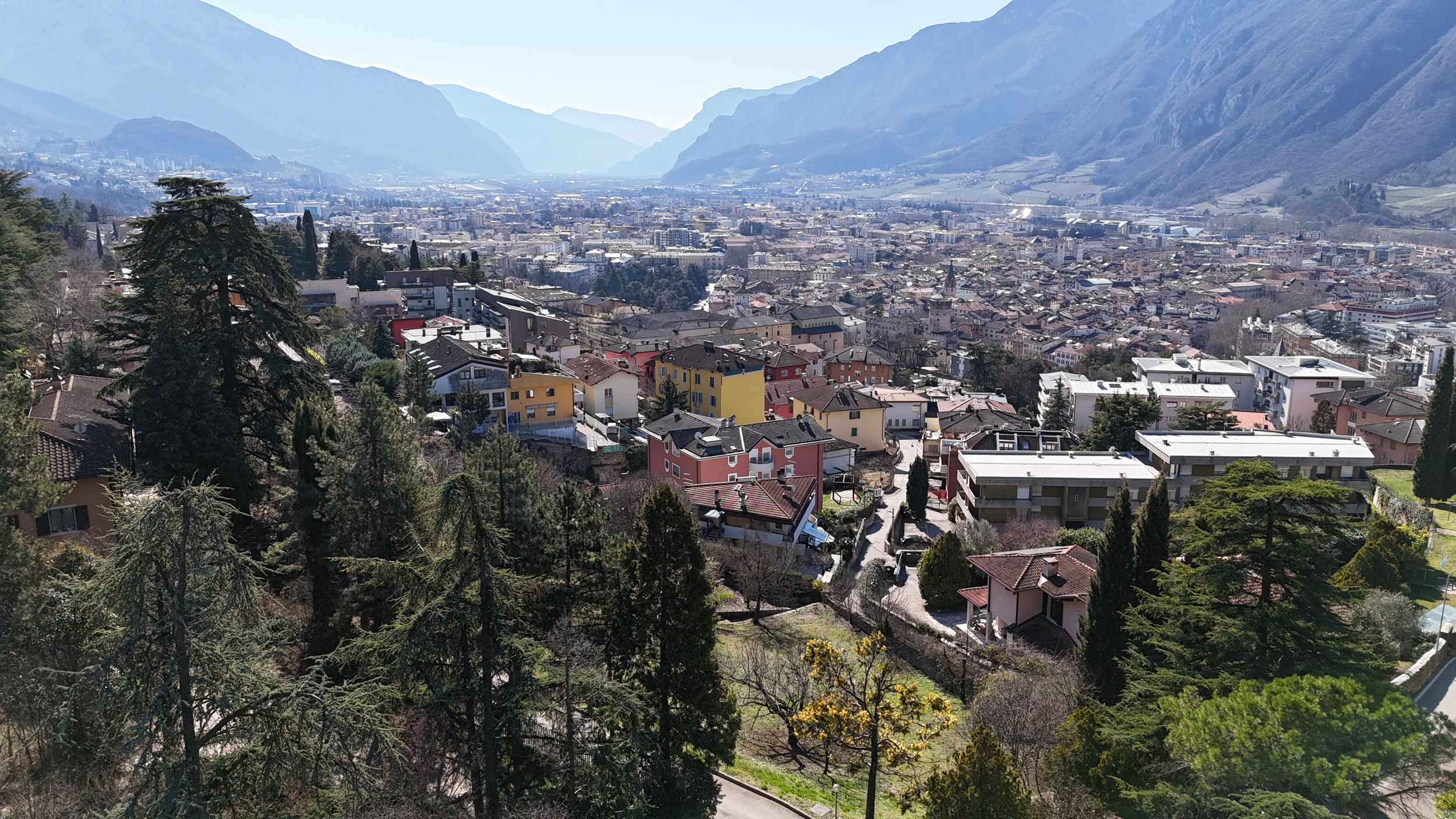Discover contemporary elegance in Trento: new penthouse on the first hillside with breathtaking views!