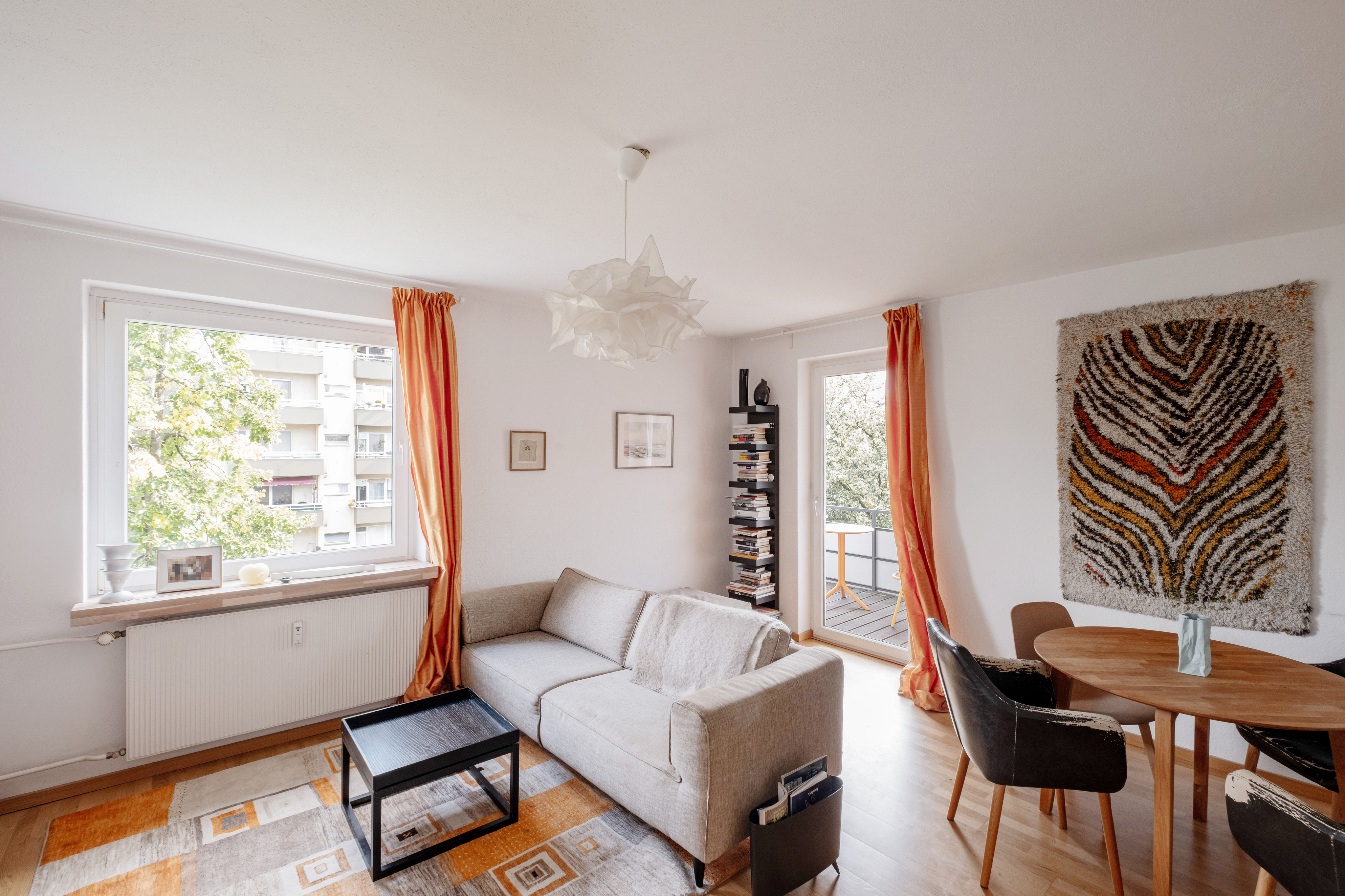 Charming 1-bedroom apartment with south-facing balcony and parking space in Wilmersdorf