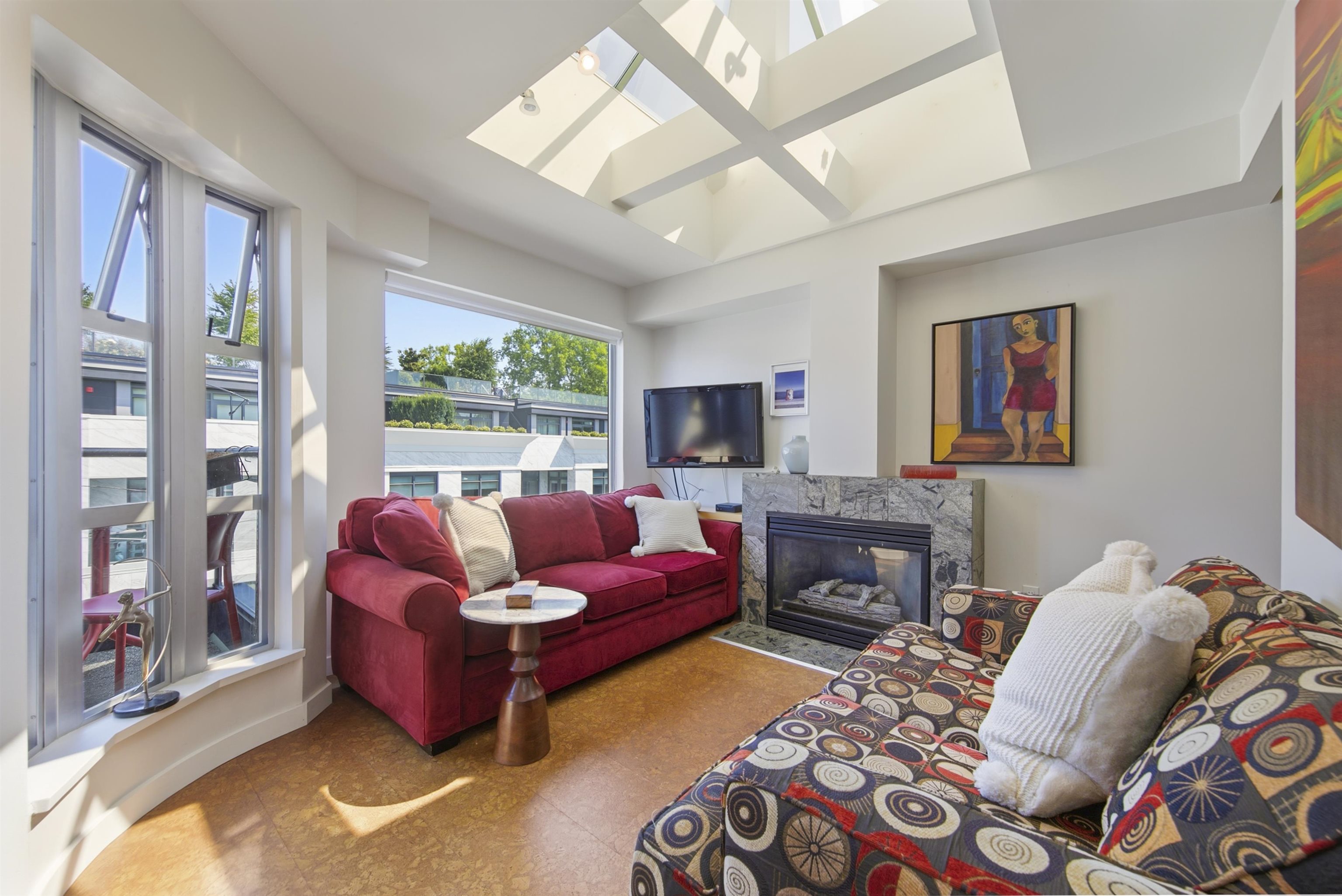 Charming 1 Bedroom in Boutique Building
