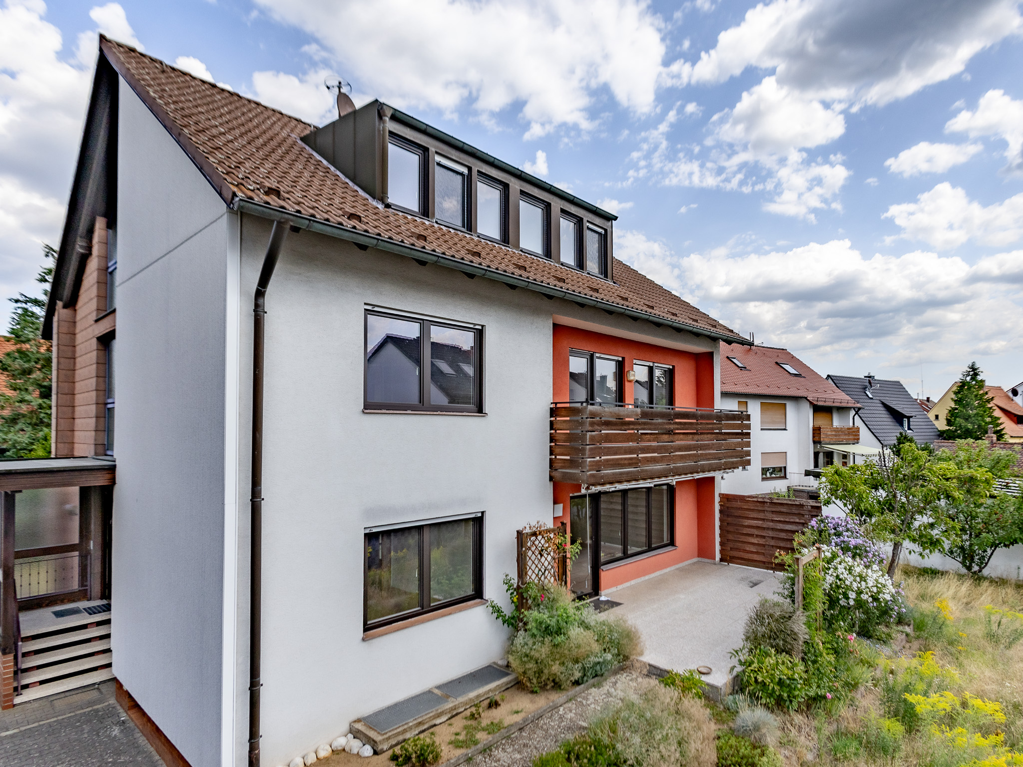 Attraktives Mehrparteienhaus mit großem Garten in ruhiger Lage